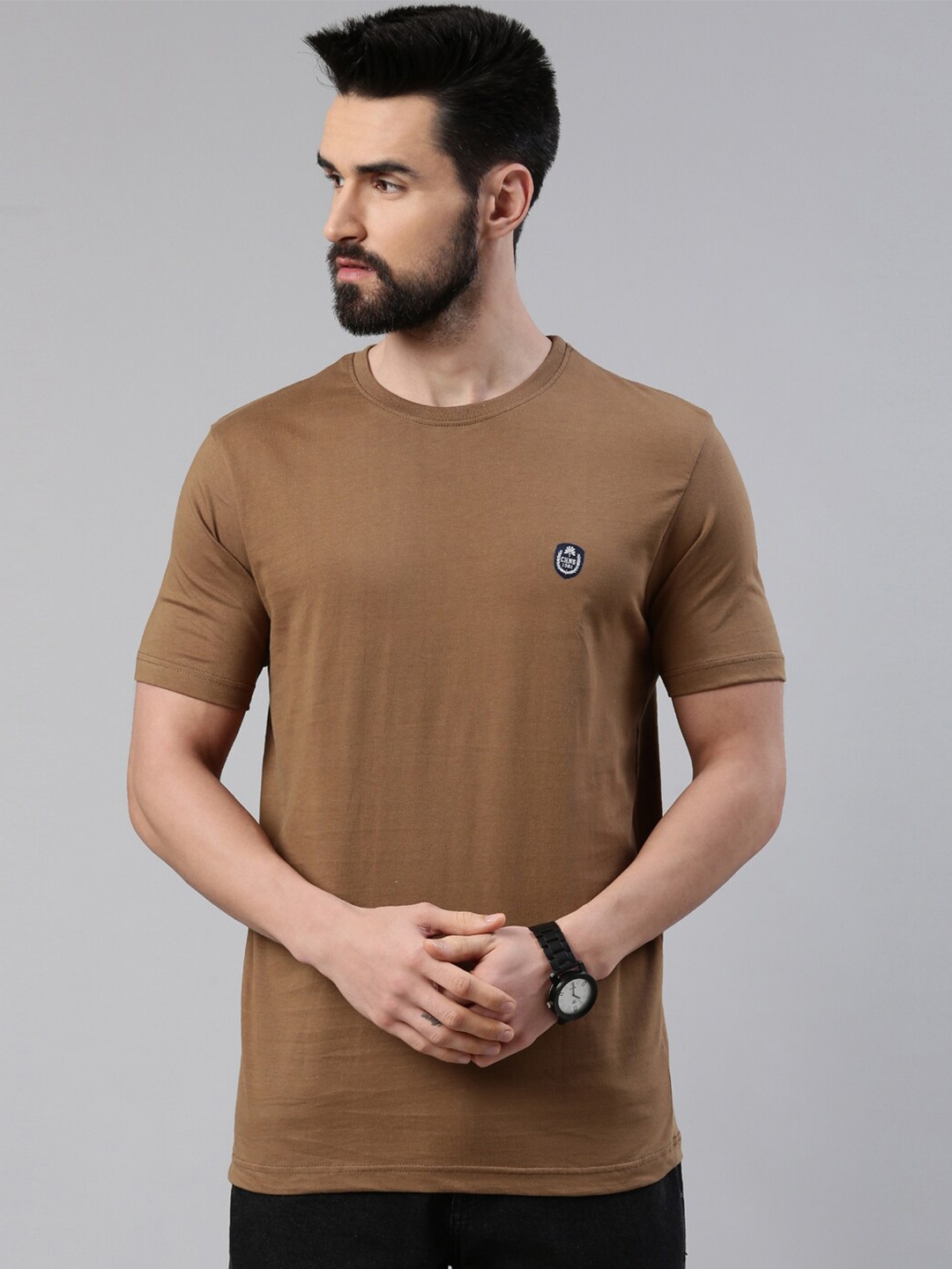 

Chennis Men Brown Cotton Slim Fit T-shirt