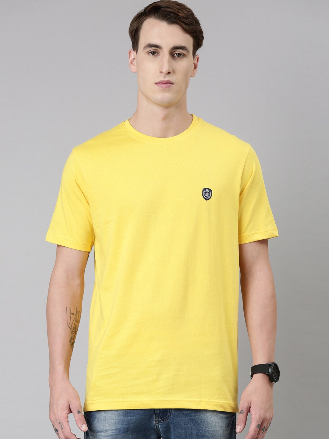 

Chennis Men Yellow Slim Fit T-shirt