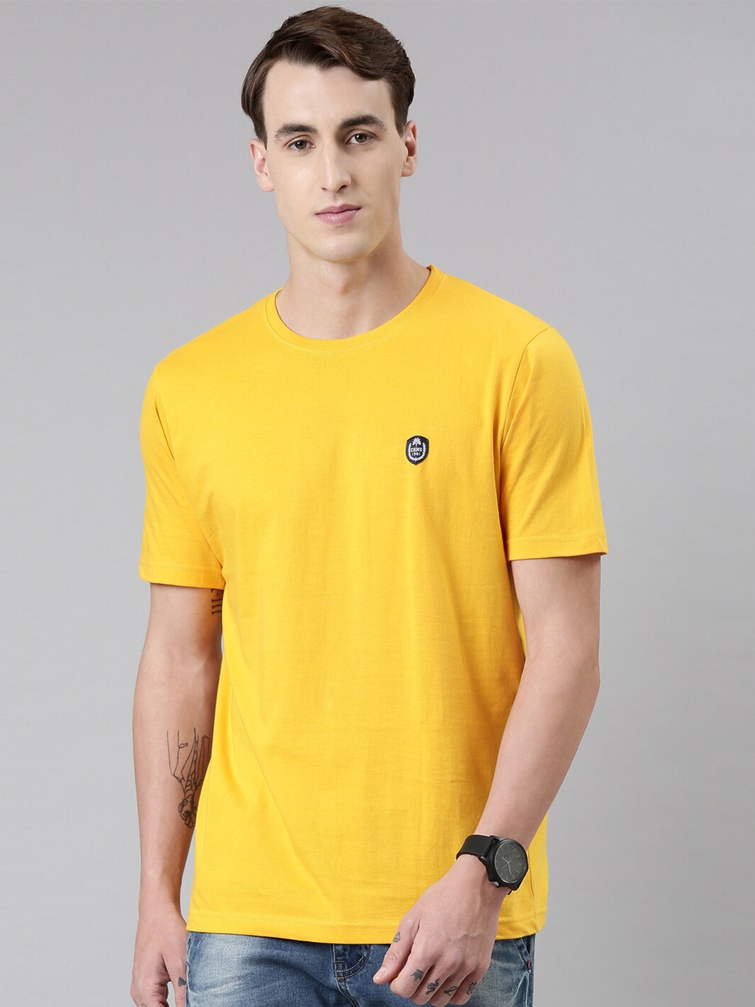 

Chennis Men Mustard Yellow Slim Fit T-shirt