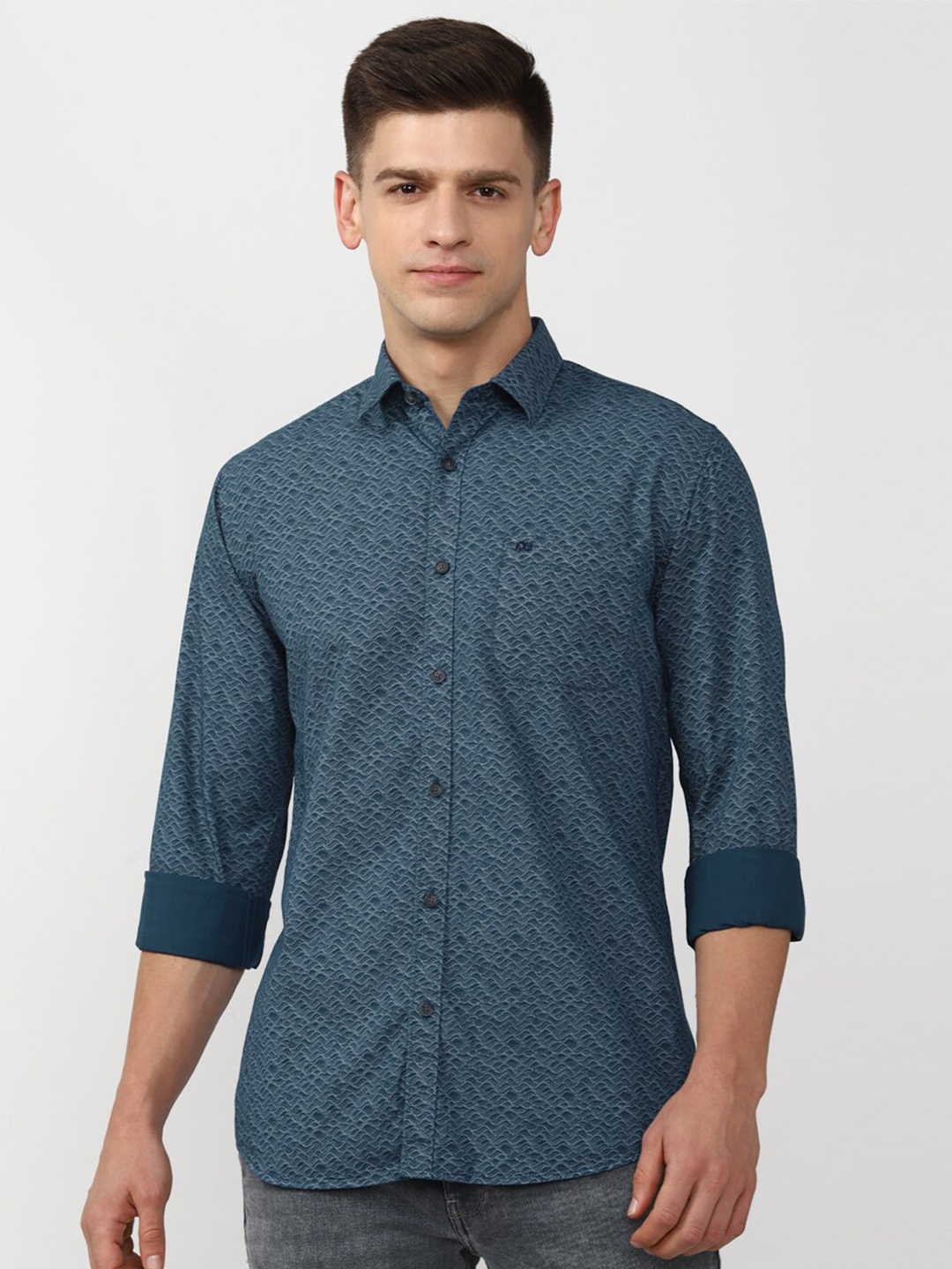 

Peter England Casuals Men Blue Slim Fit Printed Cotton Casual Shirt