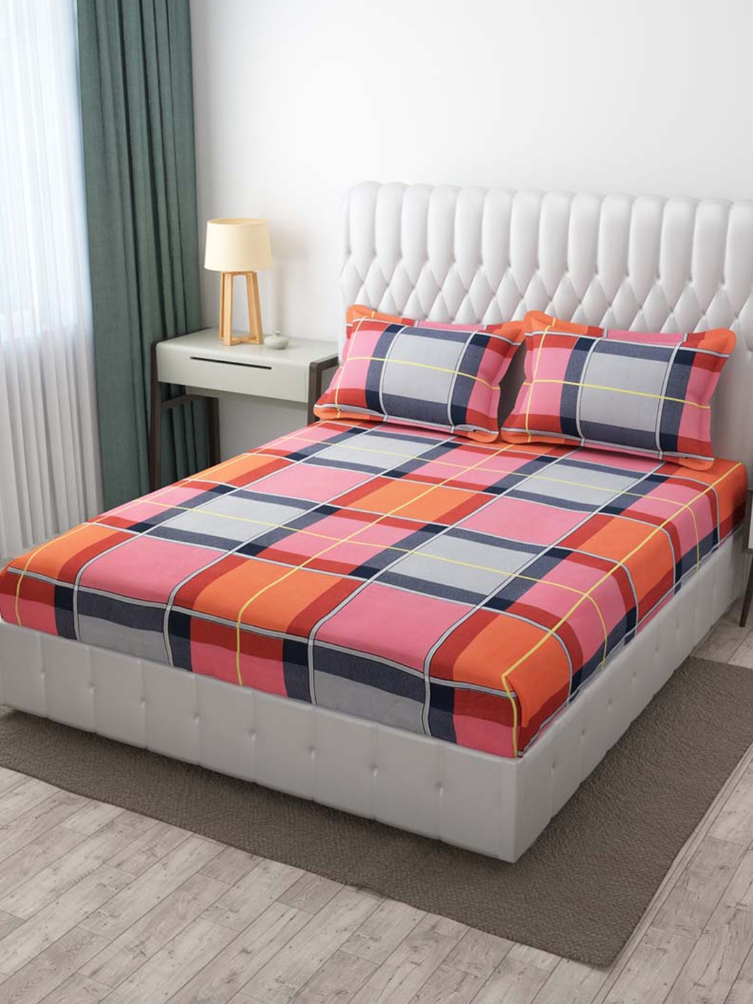 

Slushy Mushy Pink & Orange Geometric 300 TC King Bedsheet with 2 Pillow Covers