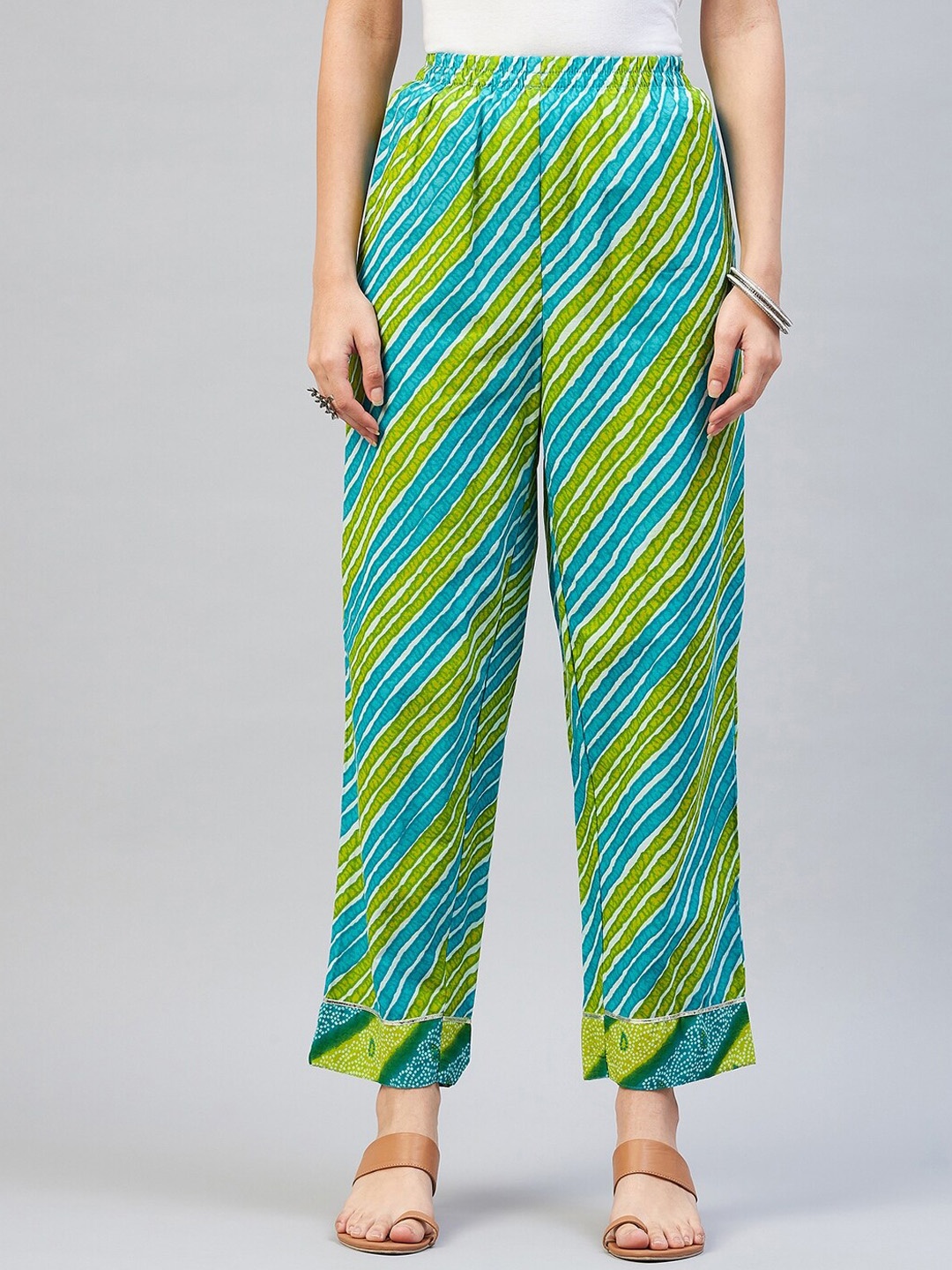 

InWeave Women Blue Printed Relaxed Cotton Pleated Trousers