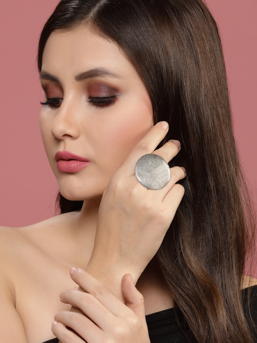 

PANASH Women Oxidised Silver-Toned Circular Shaped Oversize Finger Ring