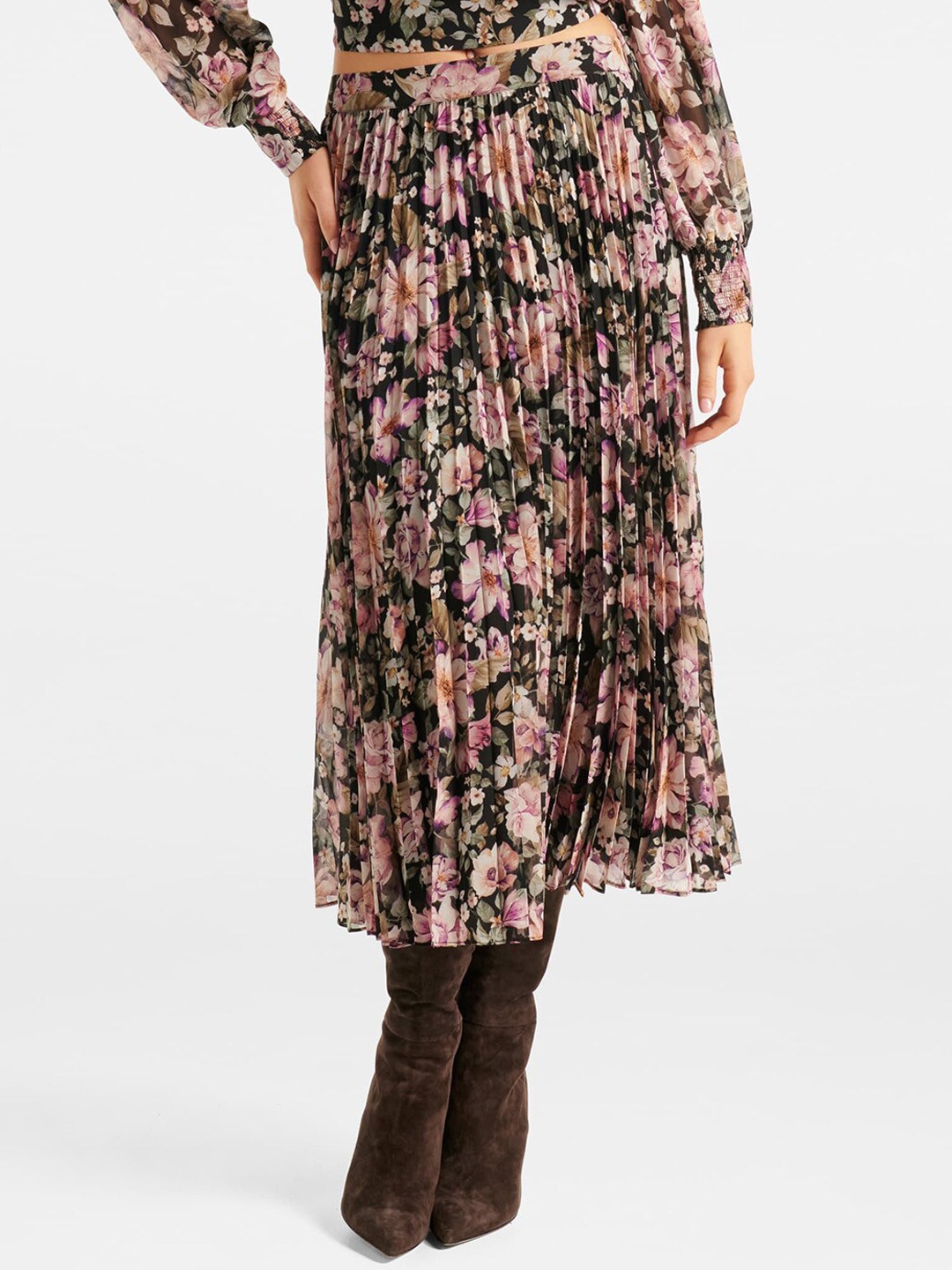 

Forever New Black & Pink Floral Printed Flared Skirt