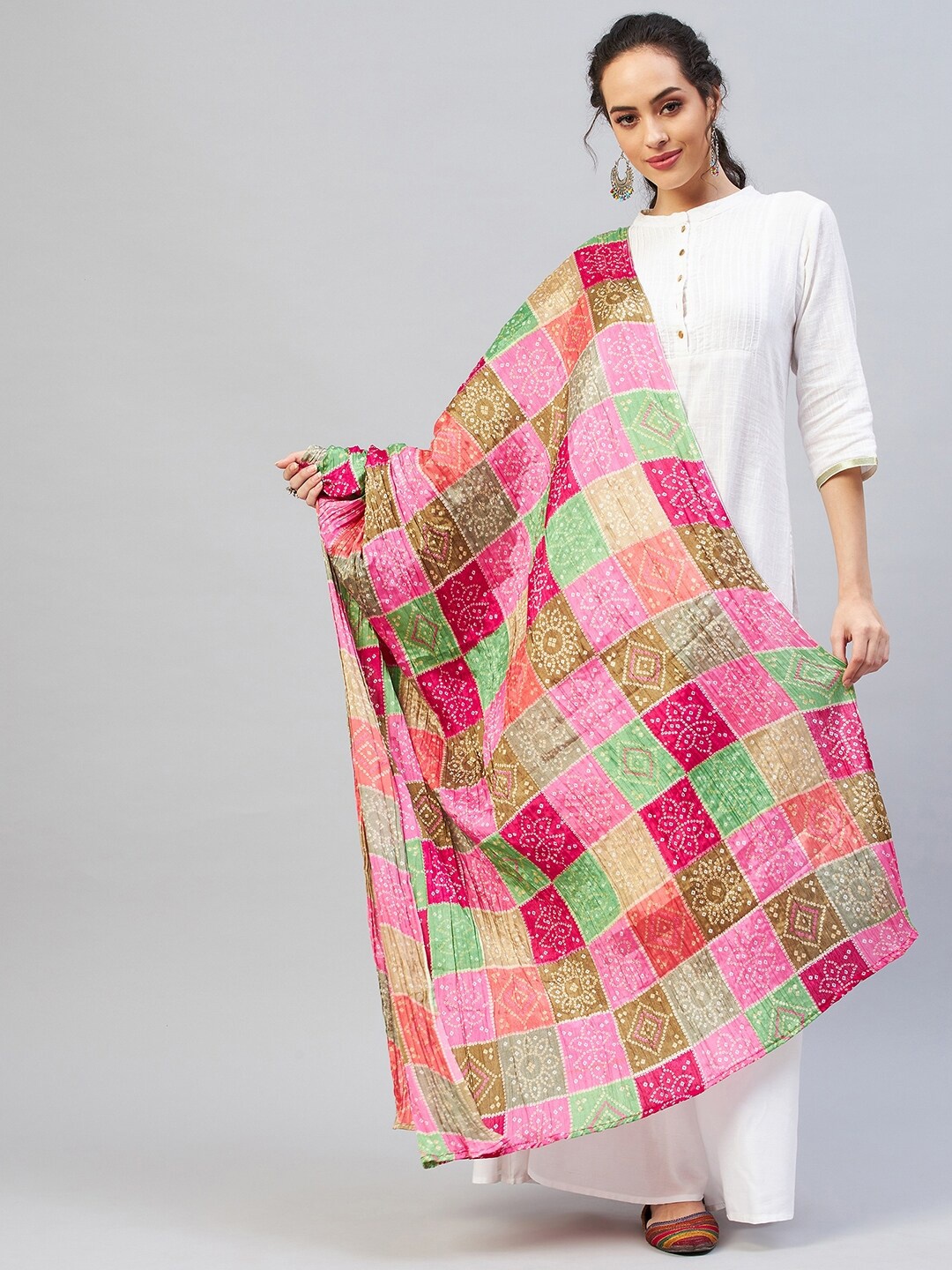 

InWeave Women Pink & Green Bandhani Printed Silk Blend Dupatta