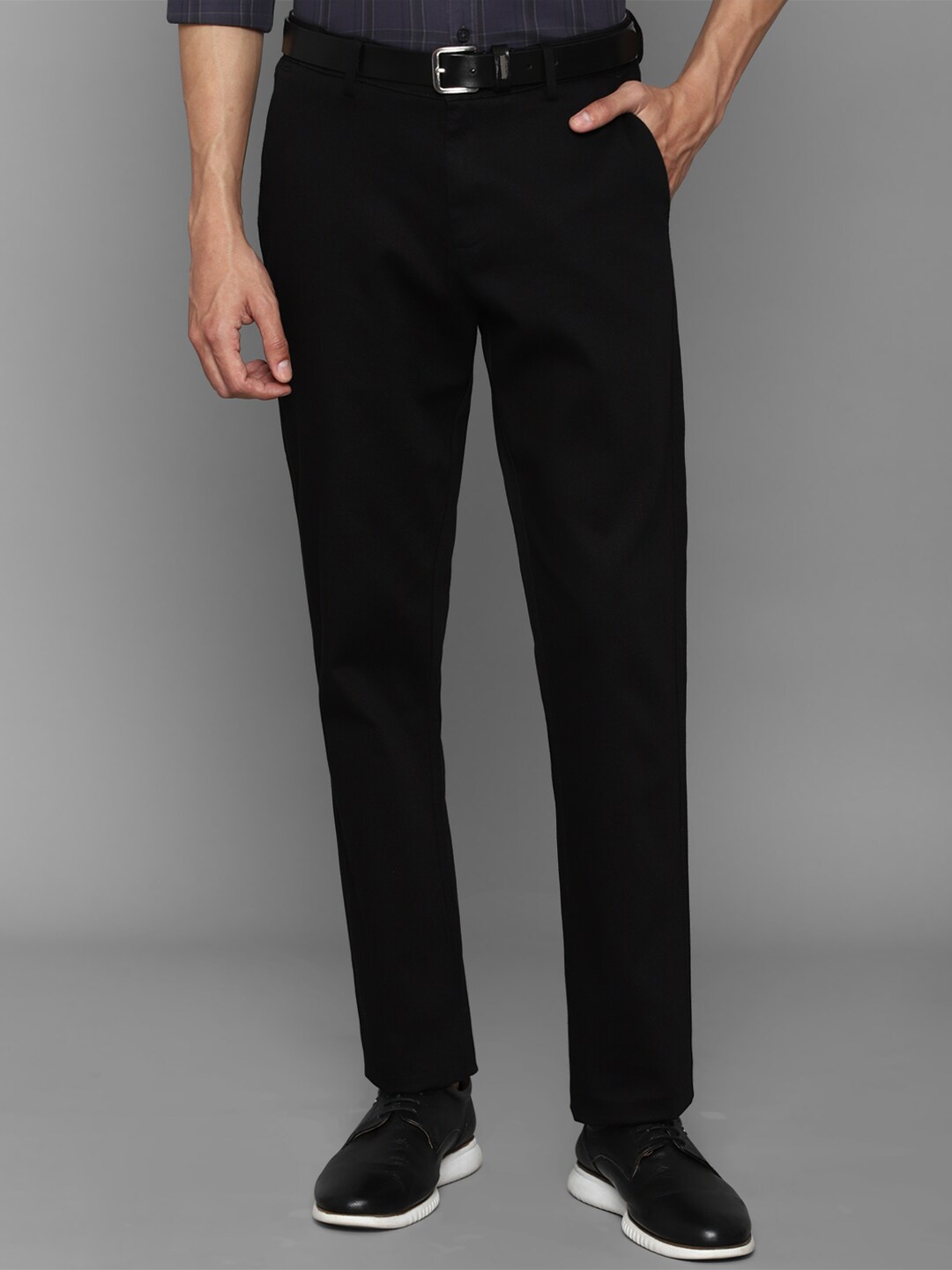 

Allen Solly Men Black Cotton Solid Trousers