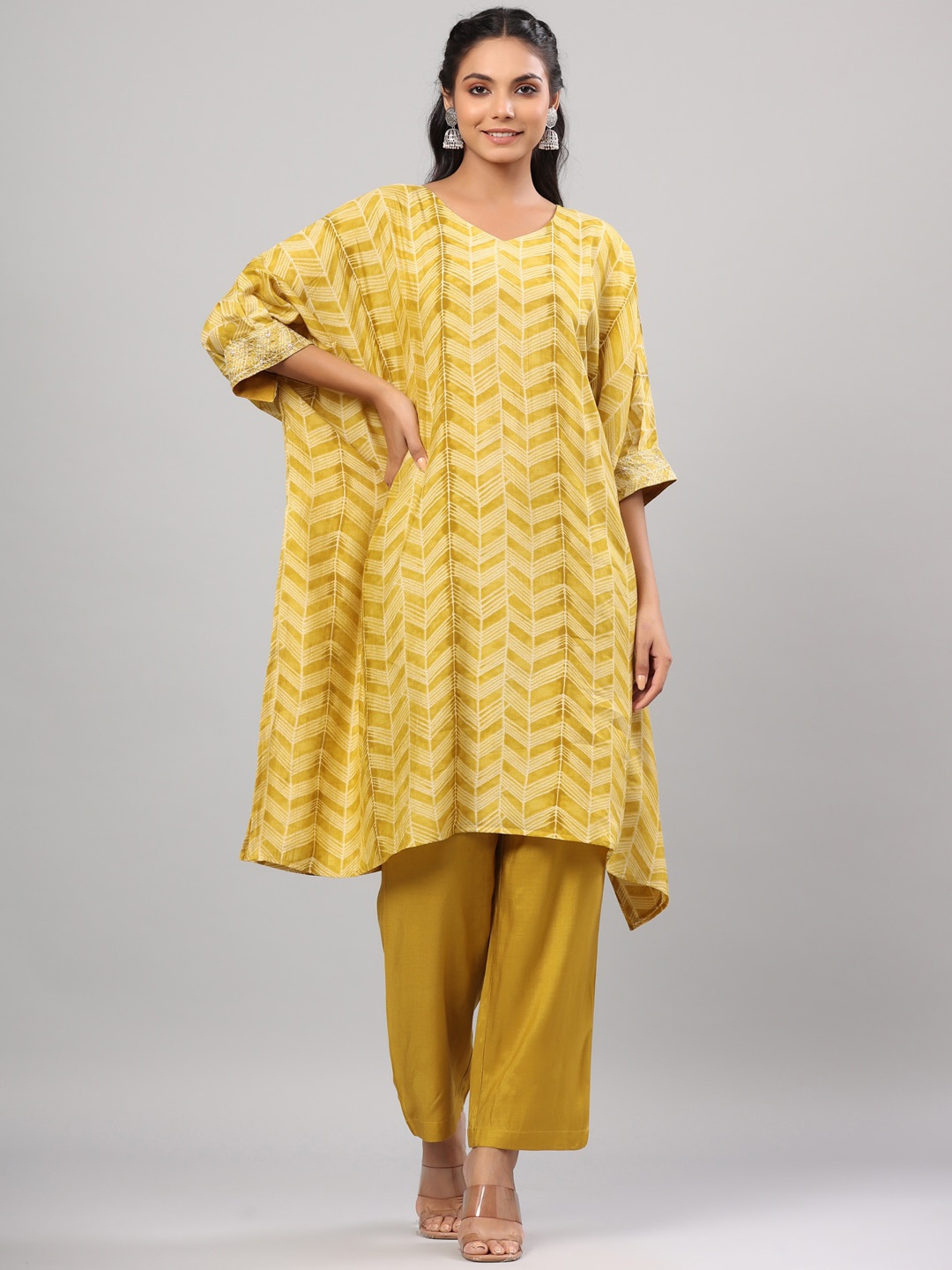 

Do Dhaage Women Printed Kurta with Trousers, Yellow