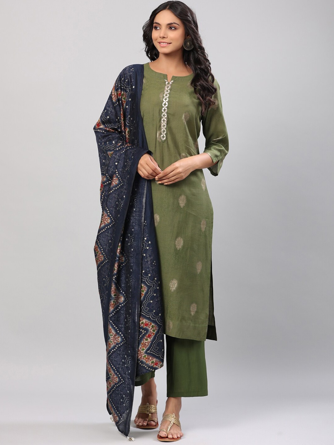 

Do Dhaage Women Green Floral Printed Kurta with Trousers & With Dupatta