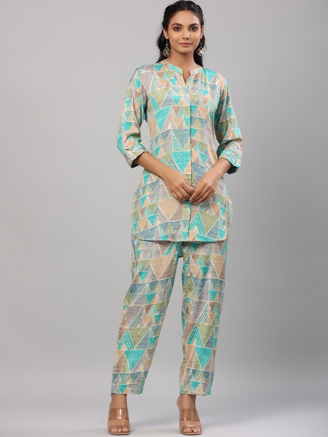 

Do Dhaage Women Green Printed Kurti with Trousers