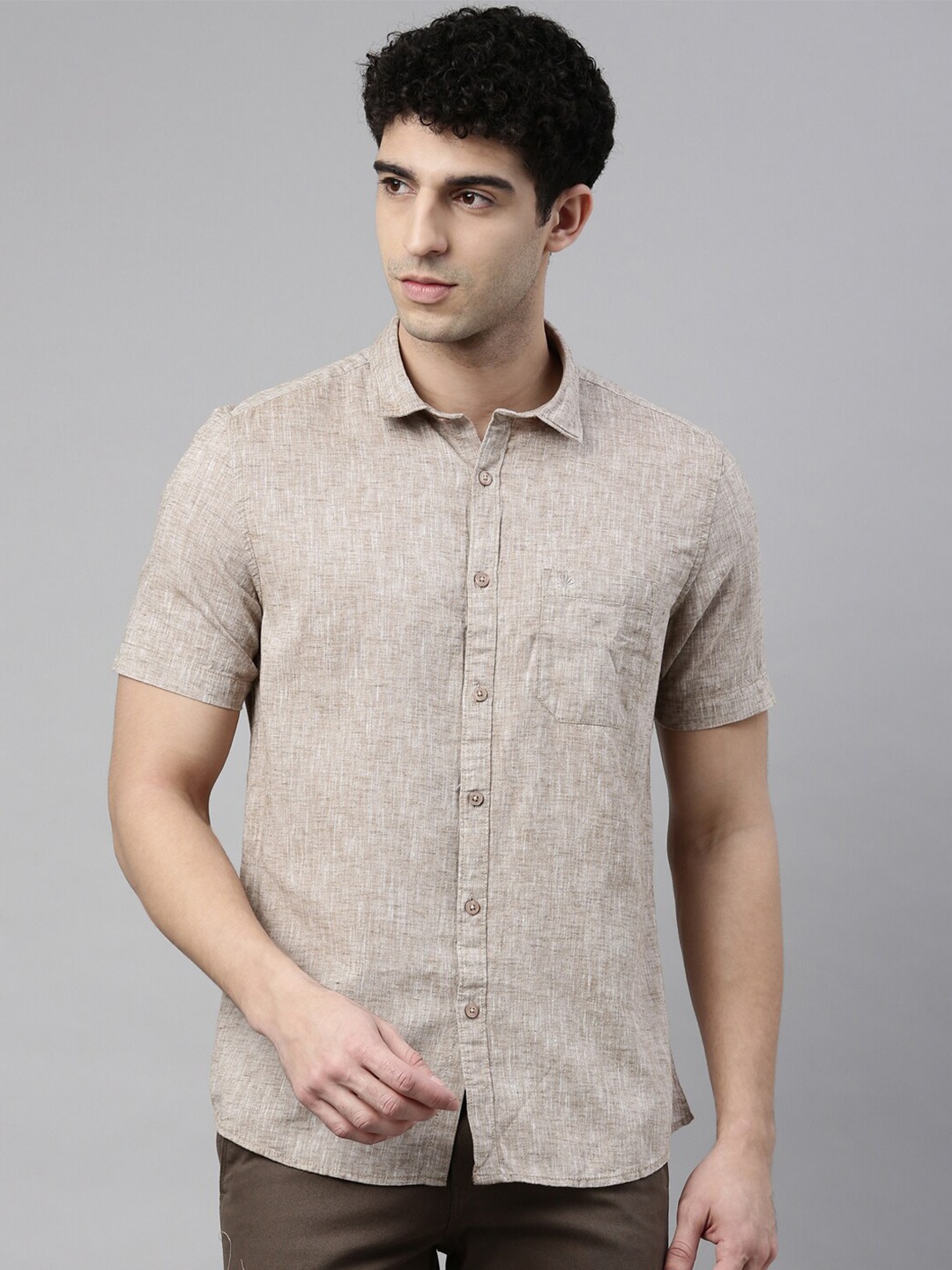 

Chennis Men Beige Slim Fit Casual Shirt