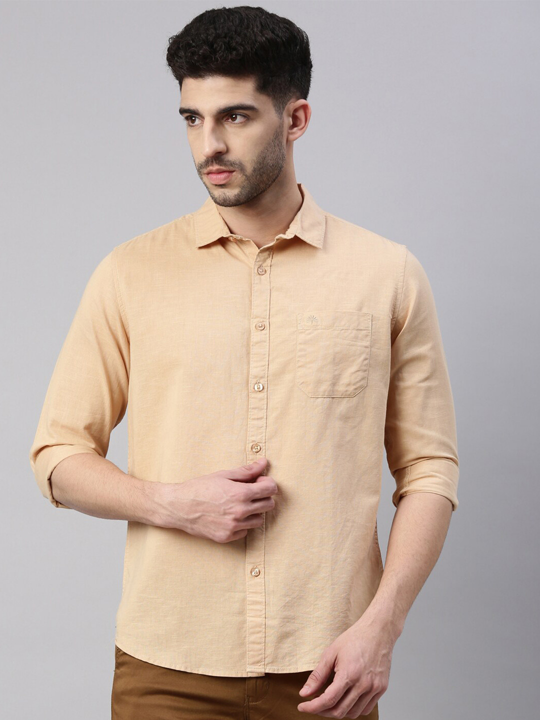 

Chennis Men Beige Slim Fit Cotton Casual Shirt