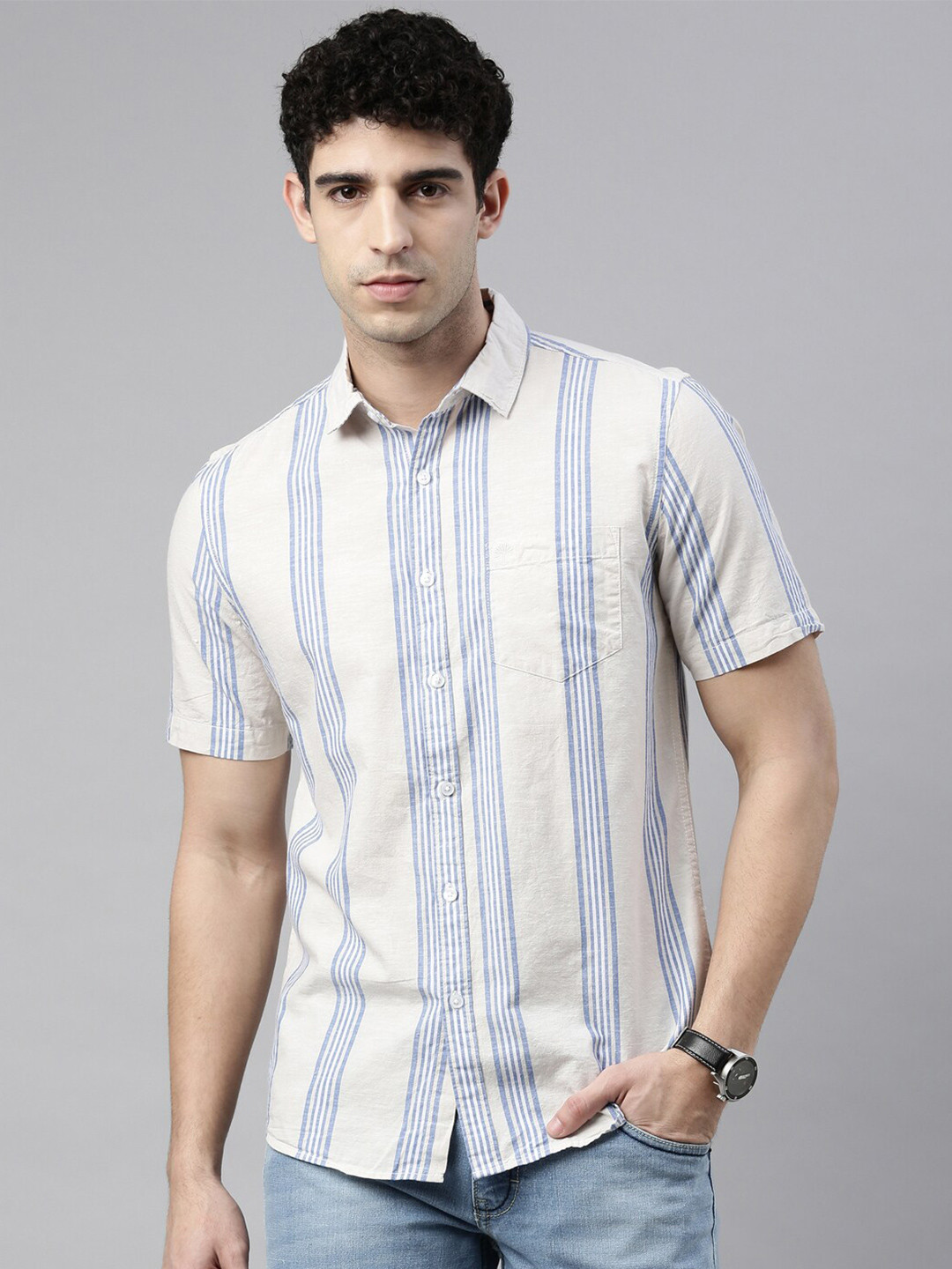 

Chennis Men Beige Slim Fit Striped Casual Shirt
