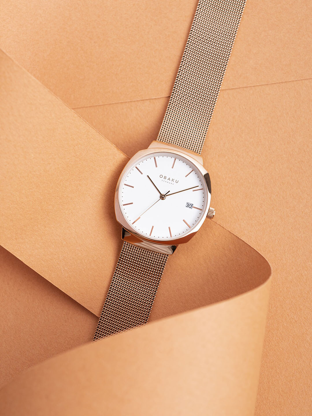 

Obaku Women Silver-Toned Brass Dial & Rose Gold-Plated Stainless Steel Textured Straps Analogue Watch V273LDVWMV