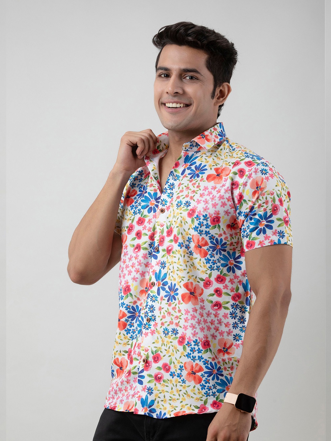 

Firangi Yarn Men White Floral Printed Casual Shirt