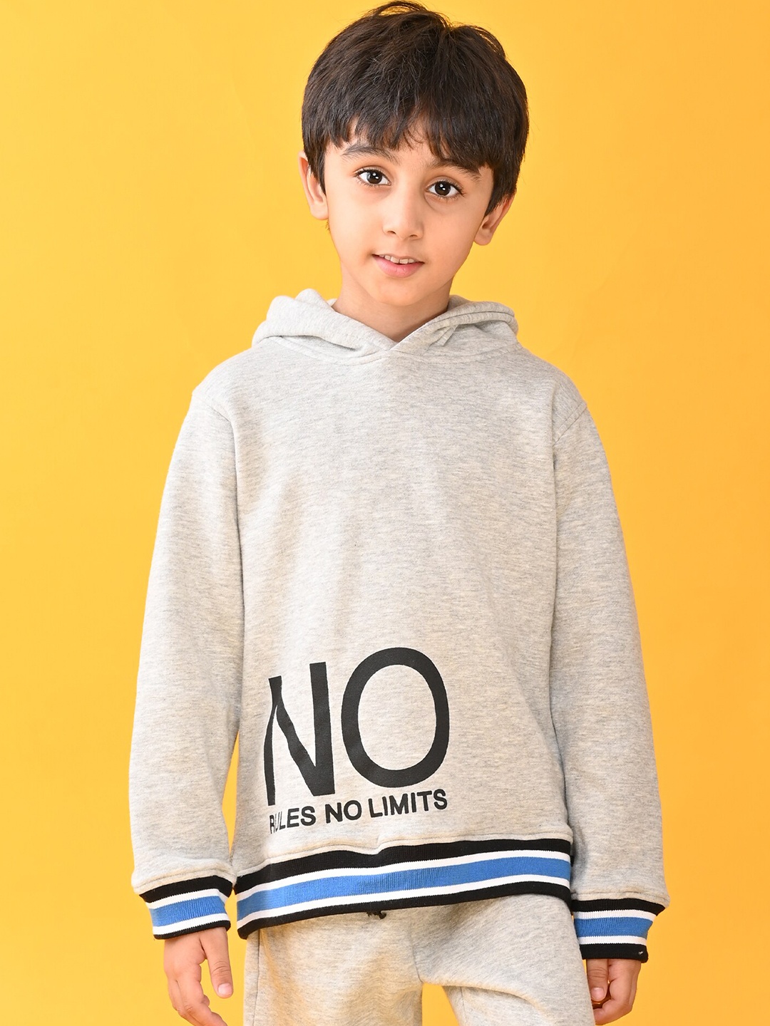 

Anthrilo Boys Grey Melange Printed Hooded Sweatshirt With Joggers
