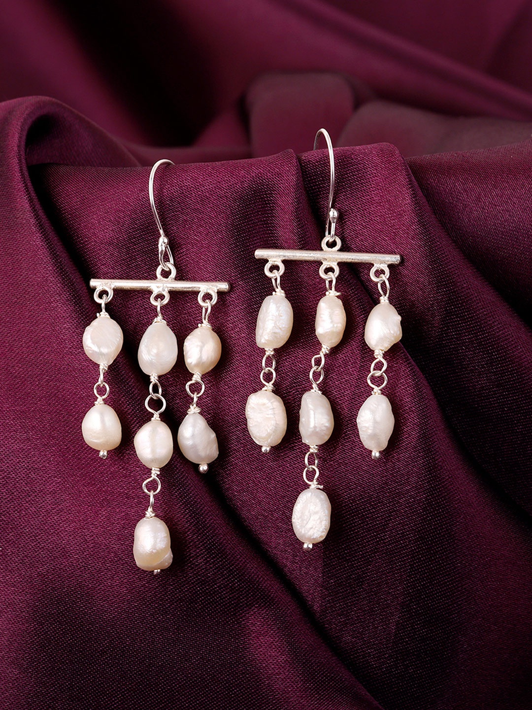 

GIVA Silver-Plated & White Contemporary Drop Earrings