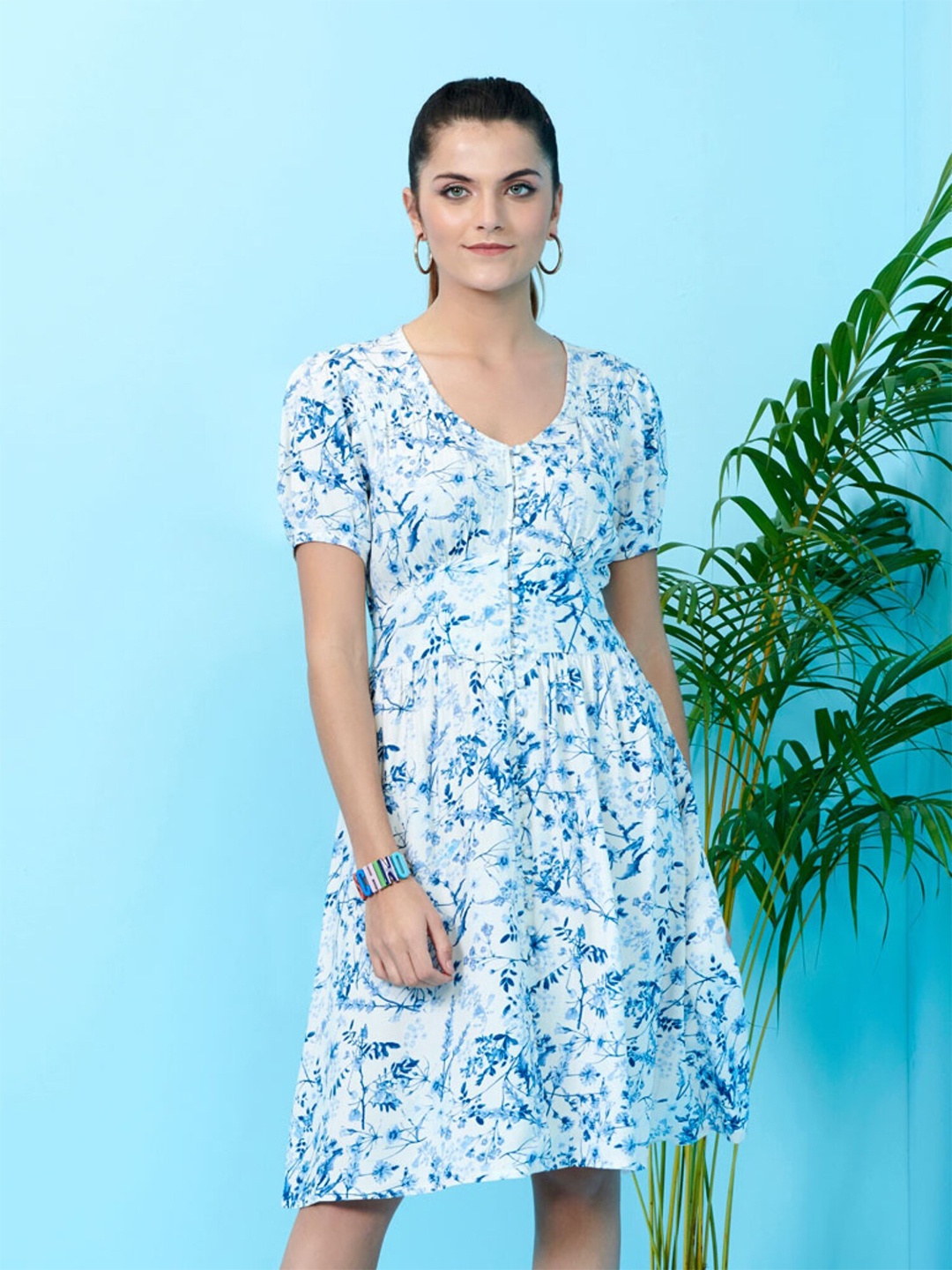 

Style Island Women White & Blue Tie and Dye Dyed Viscose Rayon Fit and Flare Dress