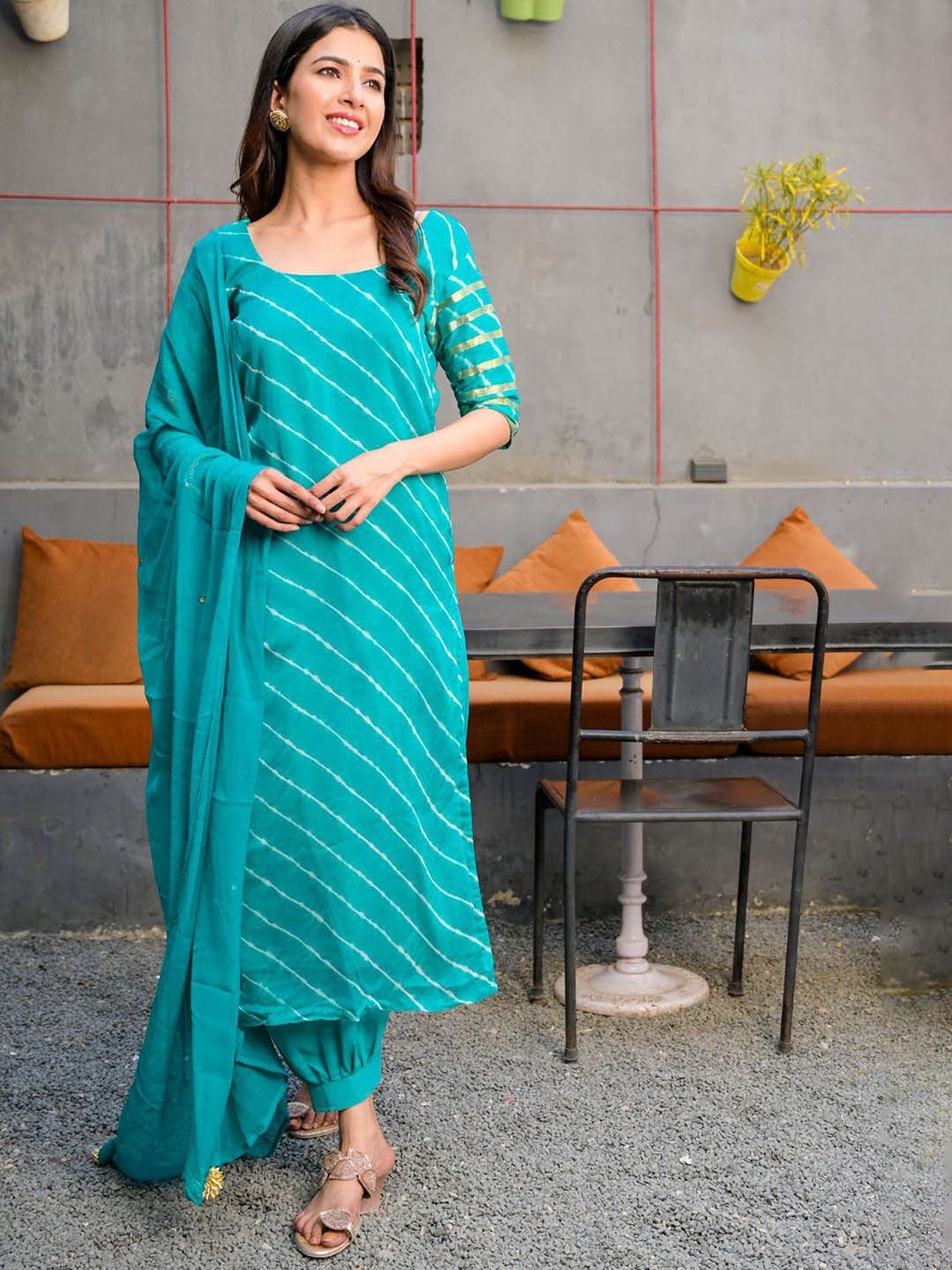 

Rangpur Women Green Leheriya Striped Kurta with Salwar & With Dupatta