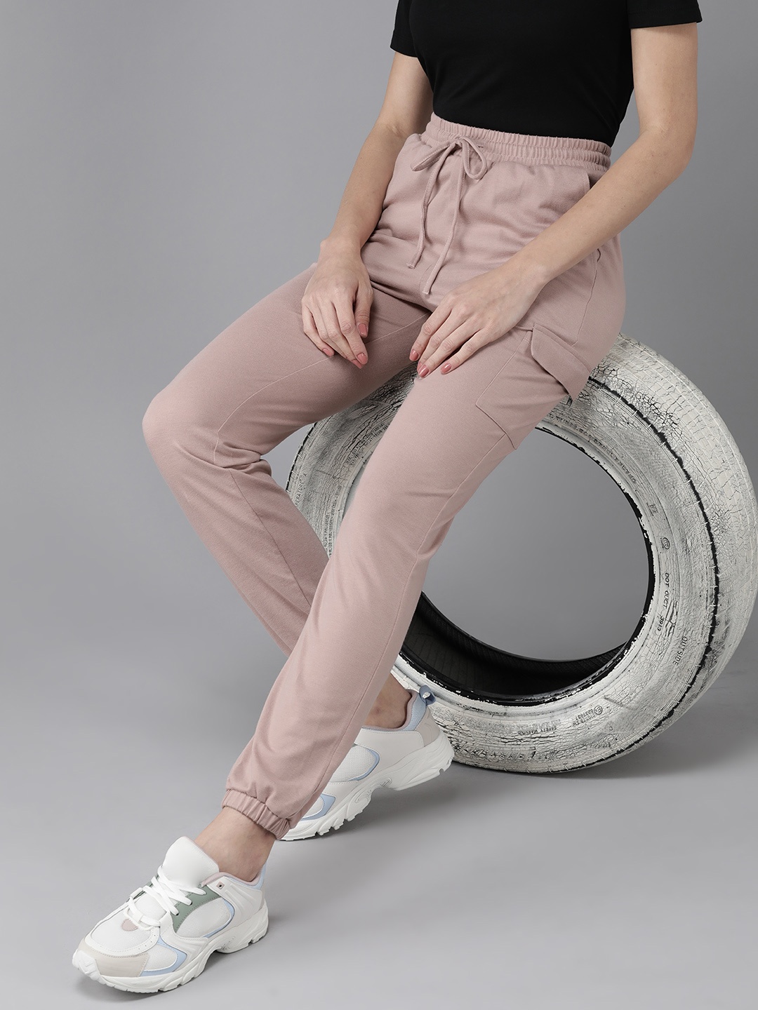 

Roadster Women Regular Fit Solid Joggers, Mauve