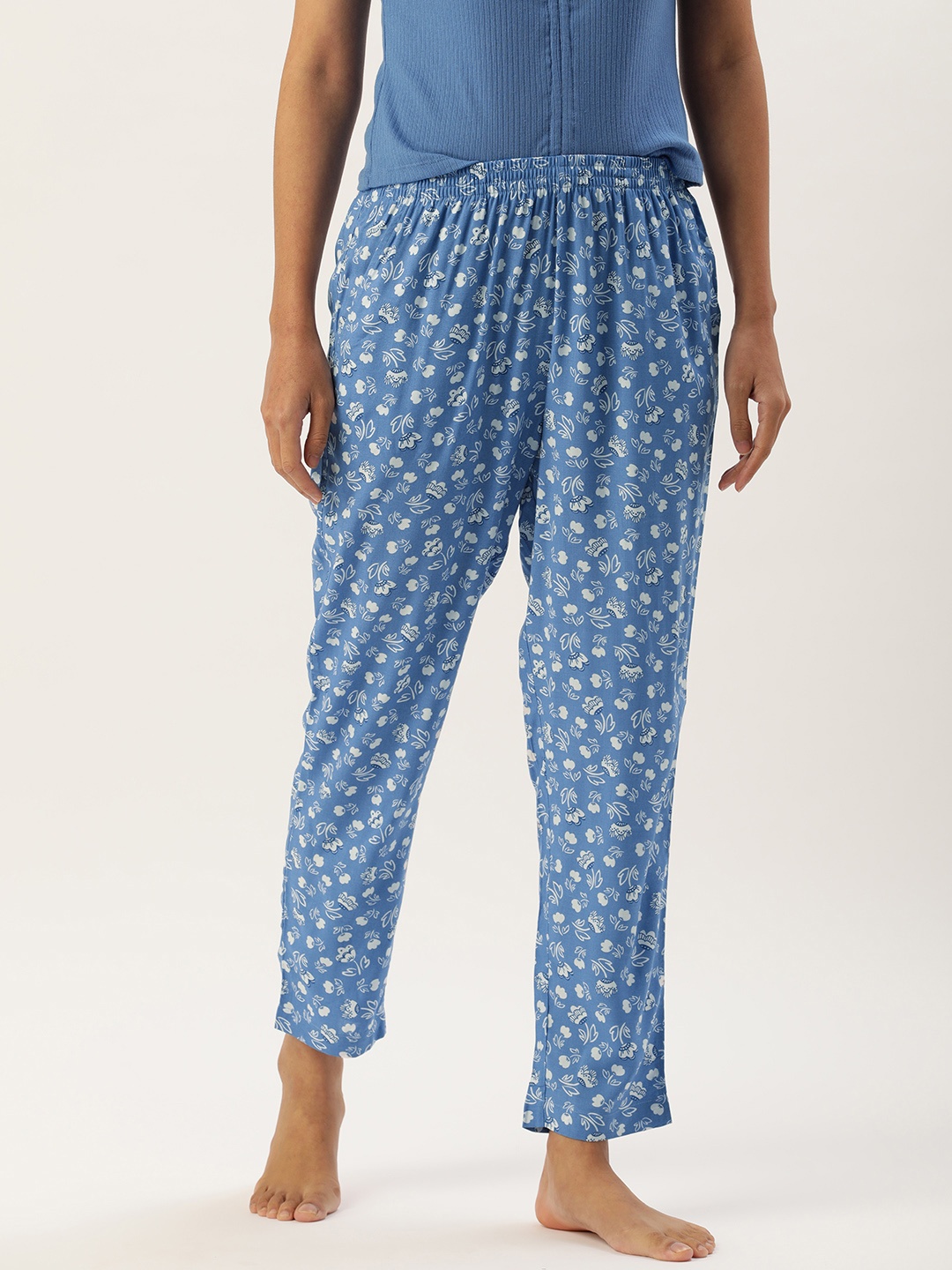 

ETC Women Blue & White Floral Printed Lounge Pants