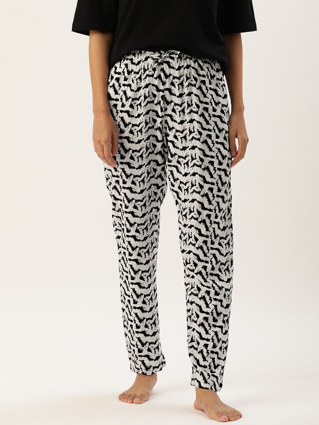 

ETC Women Black & White Printed Lounge Pants