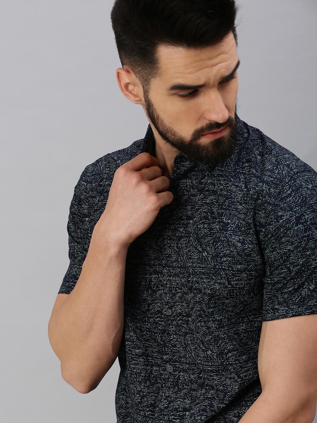 

SHOWOFF Men Navy Blue Comfort Printed Casual Shirt