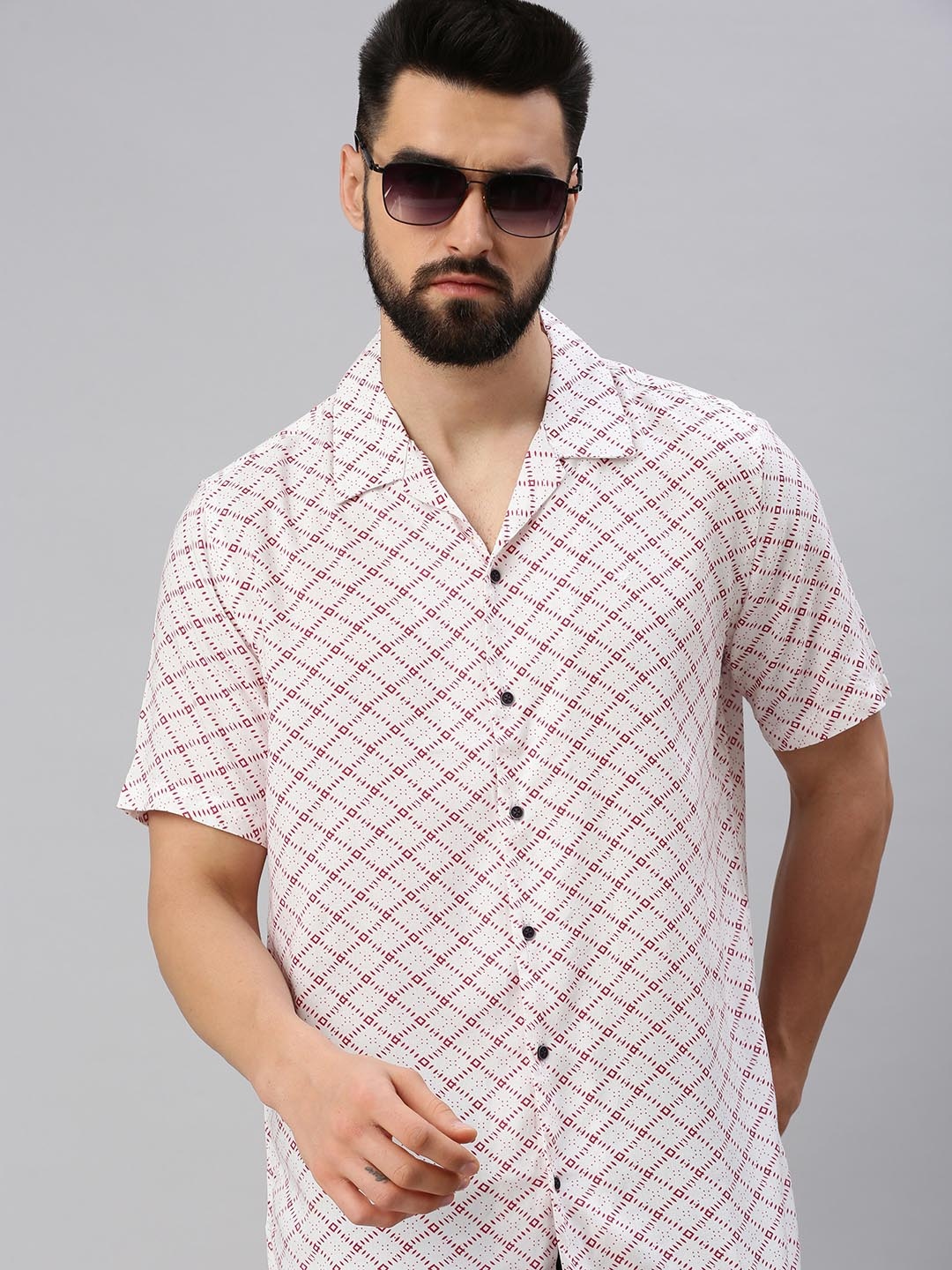 

SHOWOFF Men White Comfort Printed Casual Shirt
