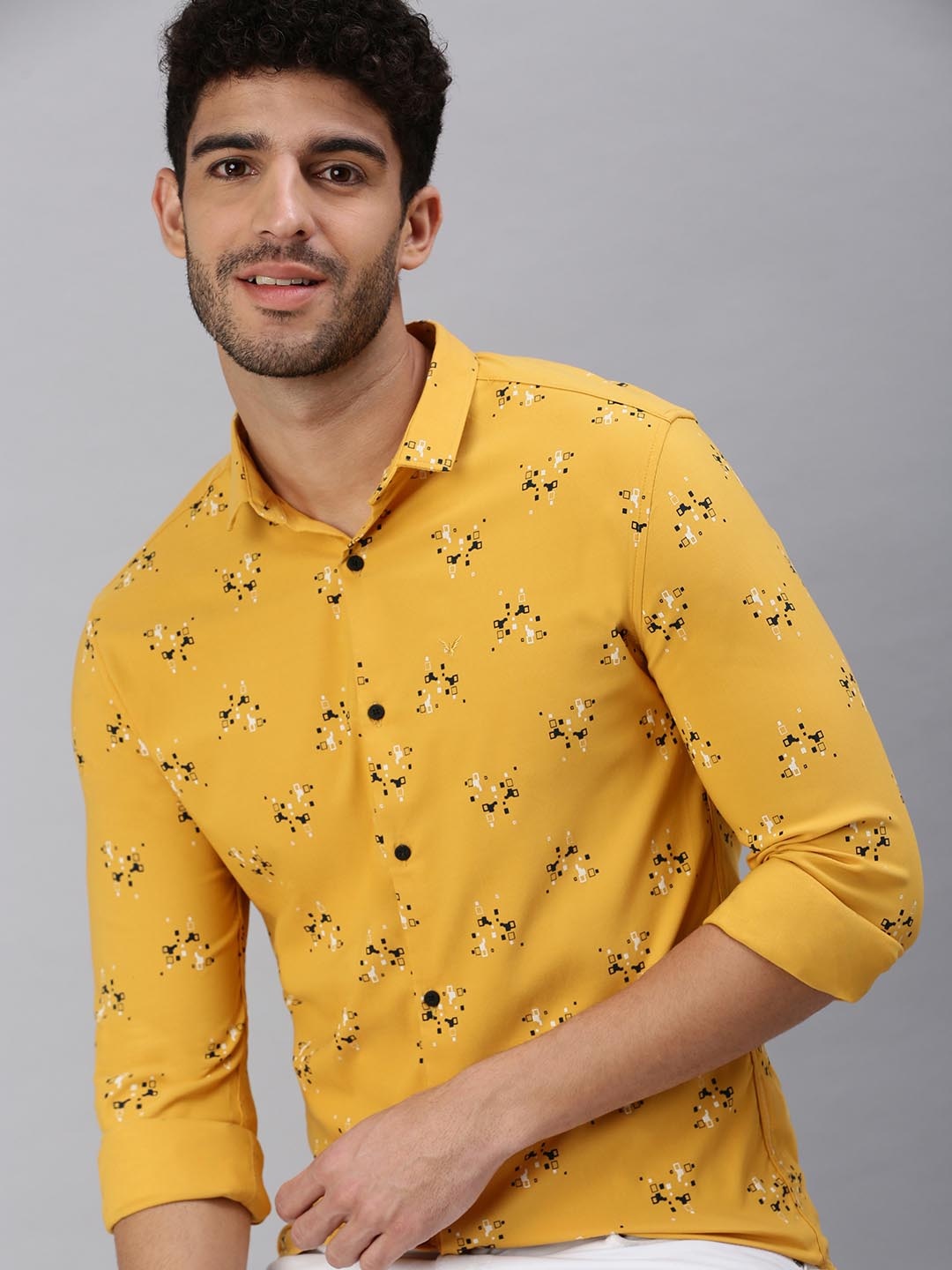 

SHOWOFF Men Yellow Comfort Printed Casual Shirt