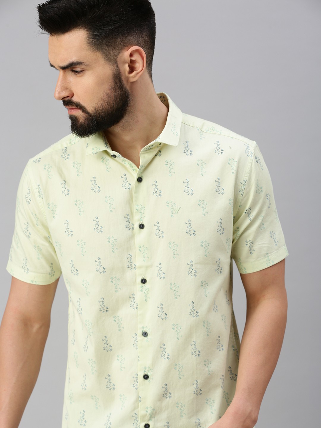

SHOWOFF Men Green Comfort Printed Casual Shirt