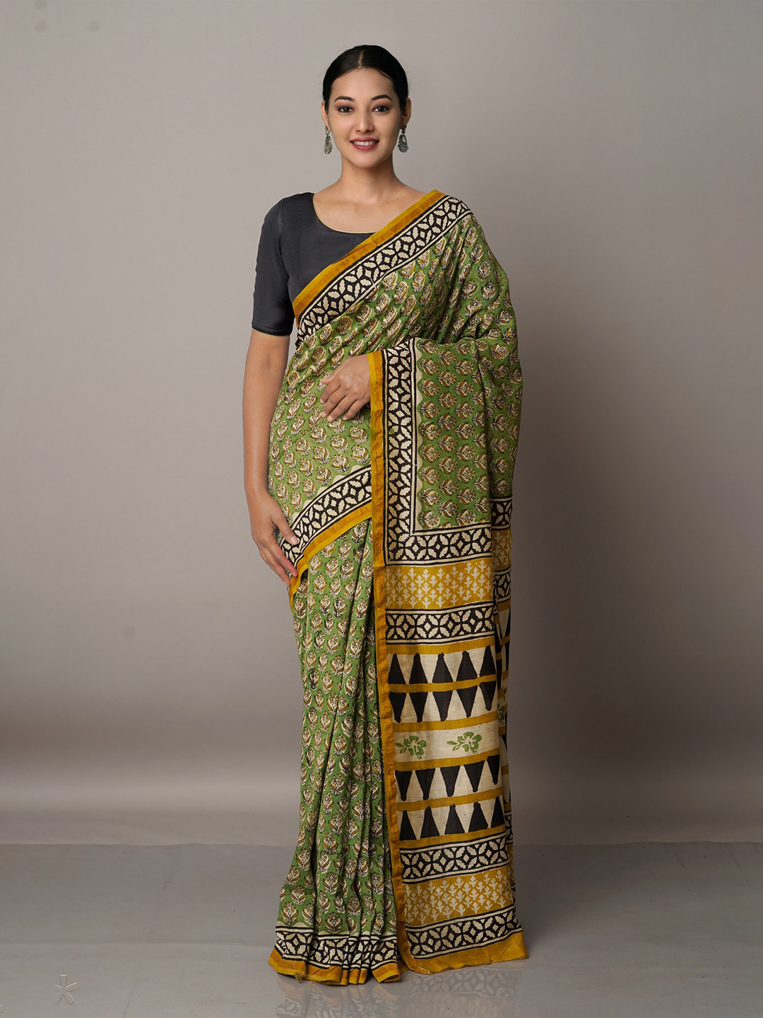 

Unnati Silks Women Green Pure Preet Dabu Chanderi Sico Saree