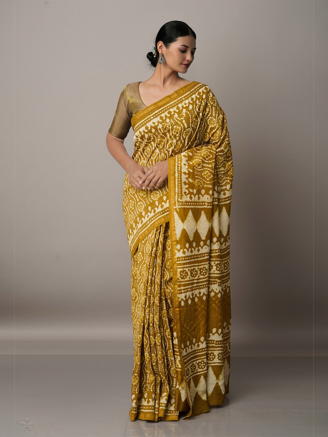 

Unnati Silks Green & White Dabu Zari Silk Cotton Chanderi Saree