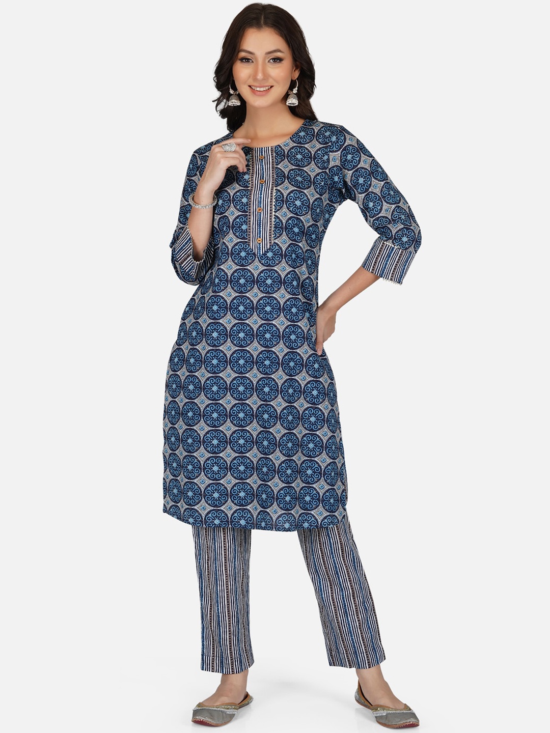 

METRO-FASHION Women Blue Printed Gotta Patti Pure Cotton Kurta with Trousers