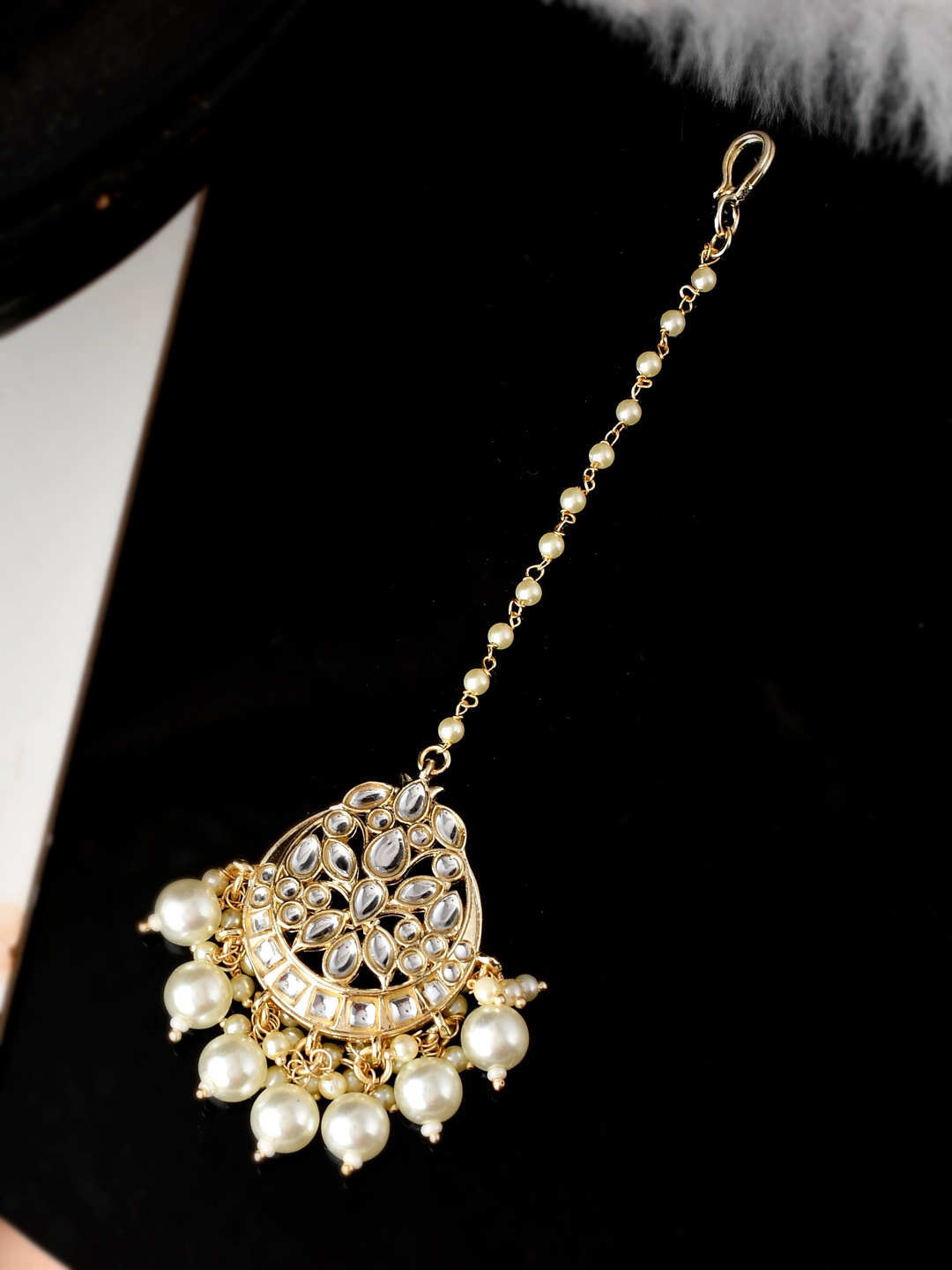 

Silvermerc Designs Women Gold-Toned & Off-White kundan Studded Enamelled Maang Tikka