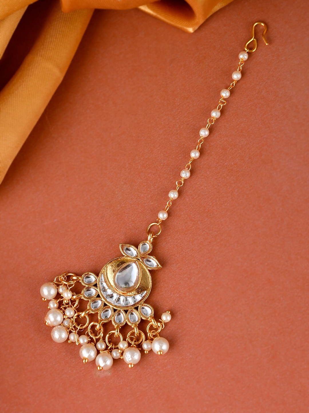 

Silvermerc Designs Woman Gold-Plated Pearl Kundan Maang Tikka