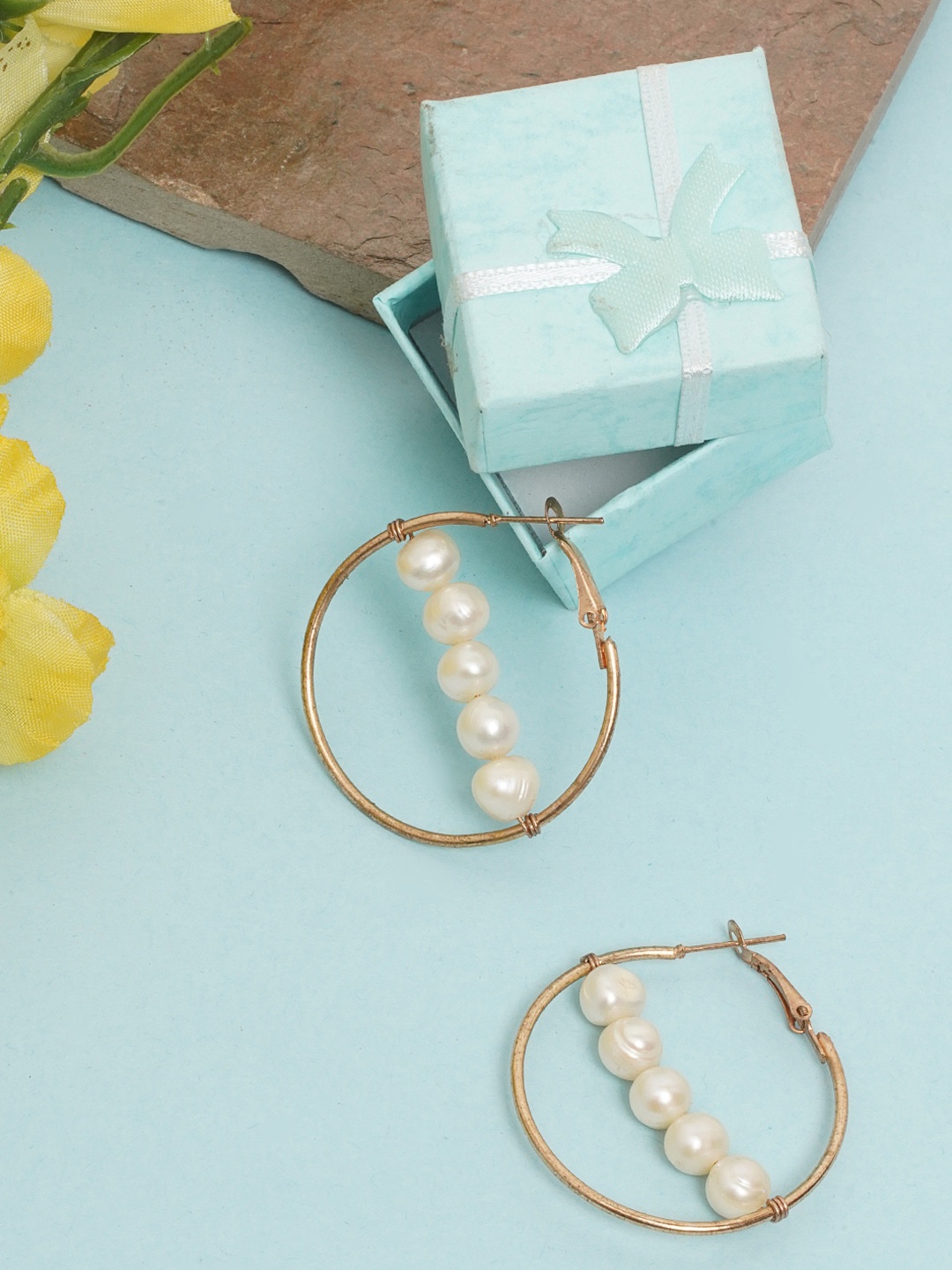 

DressBerry Rose Gold & White Contemporary Hoop Earrings