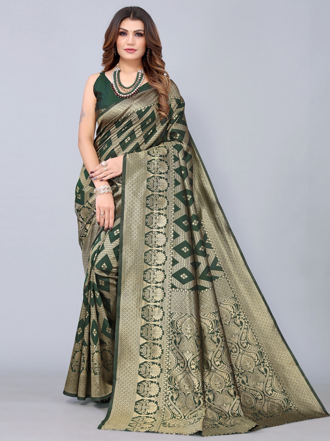 

Mitera Green & Gold-Toned Ethnic Motifs Zari Banarasi Saree