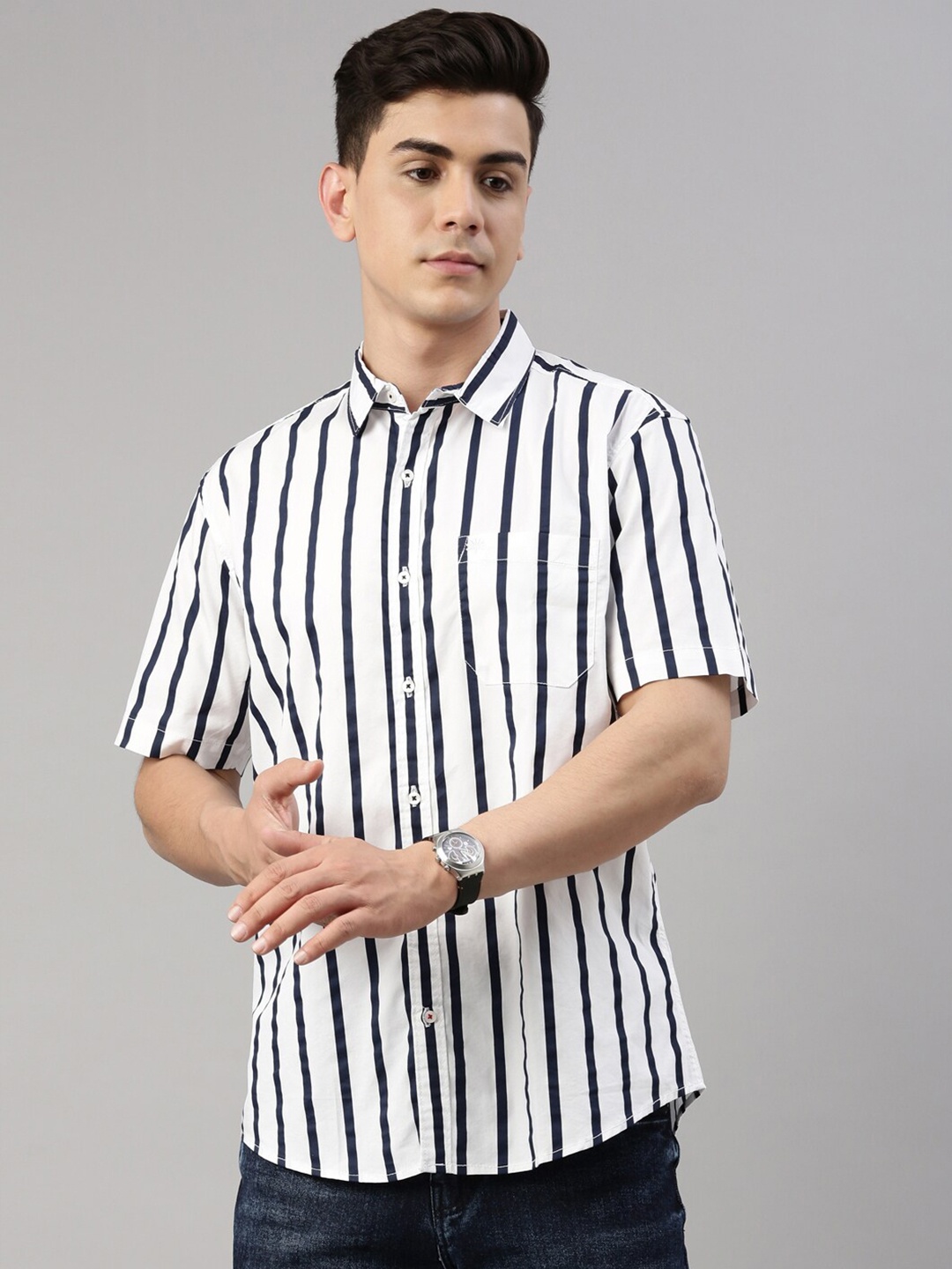 

Chennis Men White Slim Fit Striped Casual Shirt