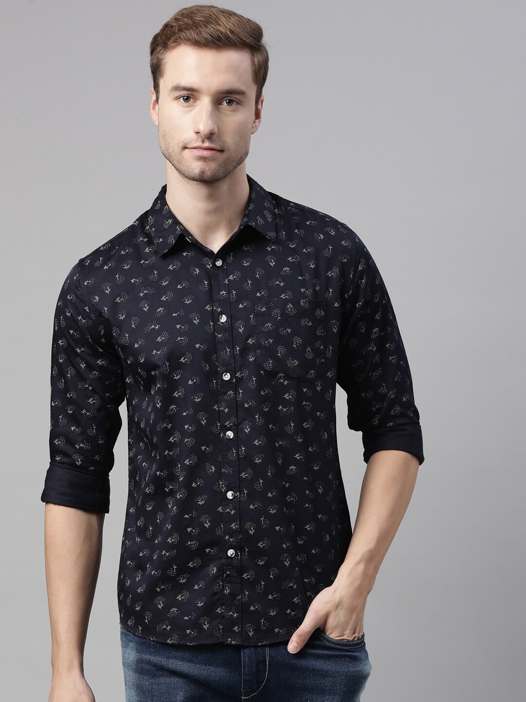 

Chennis Men Navy Blue Slim Fit Floral Printed Casual Shirt