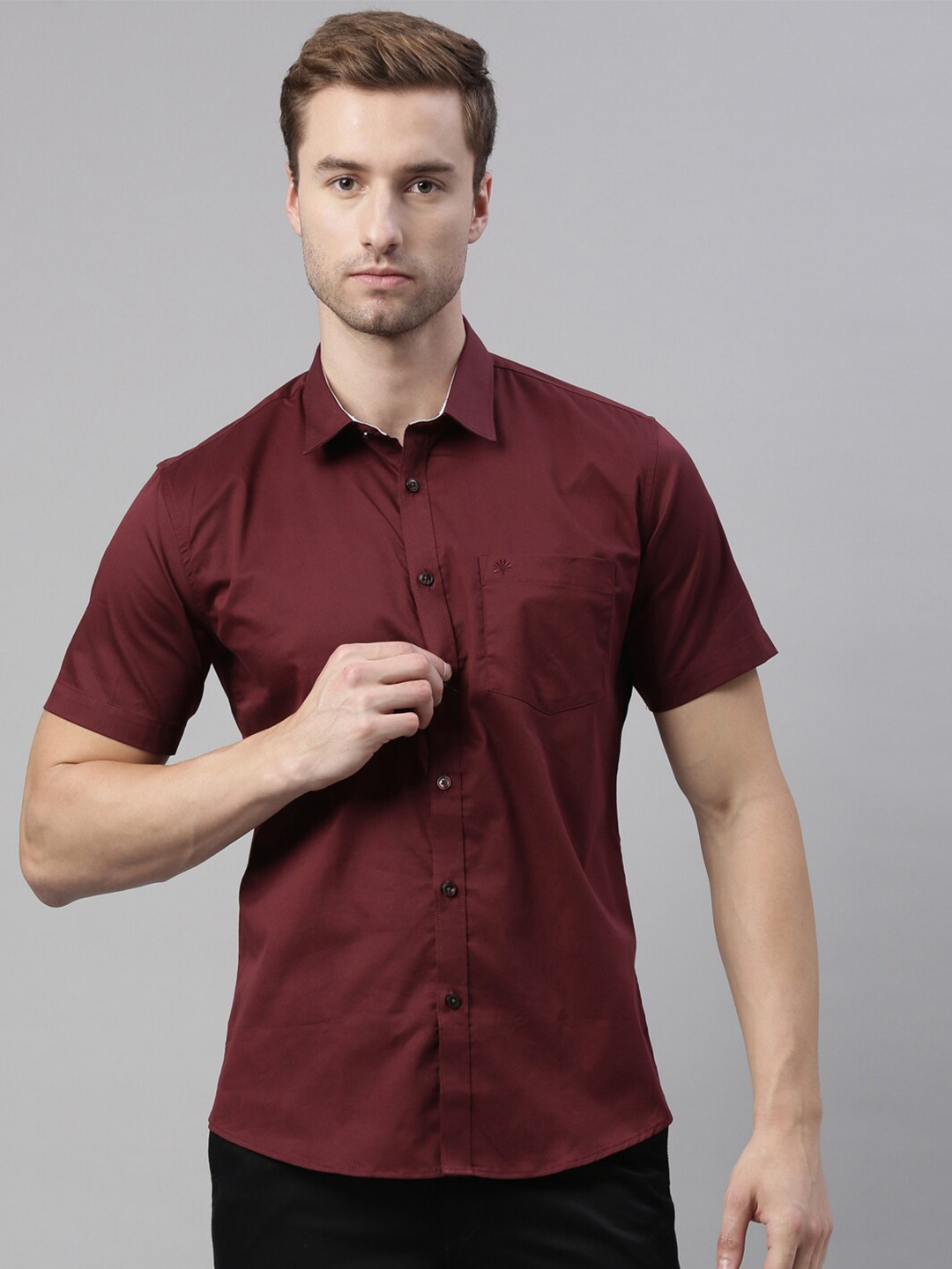 

Chennis Men Maroon Slim Fit Casual Shirt