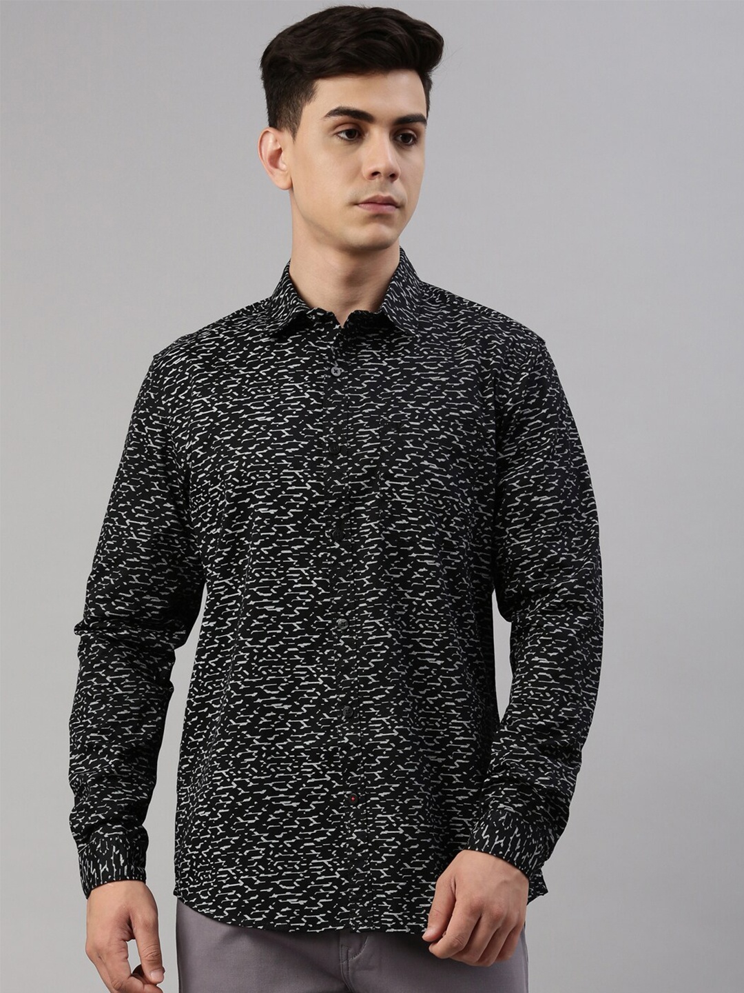 

Chennis Men Black Slim Fit Printed Casual Shirt