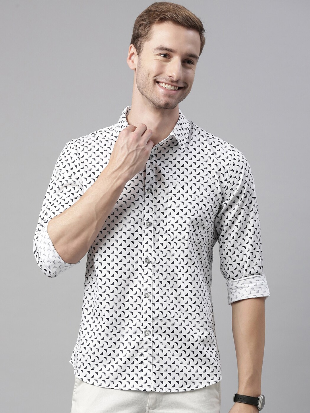 

Chennis Men White Slim Fit Printed Casual Shirt
