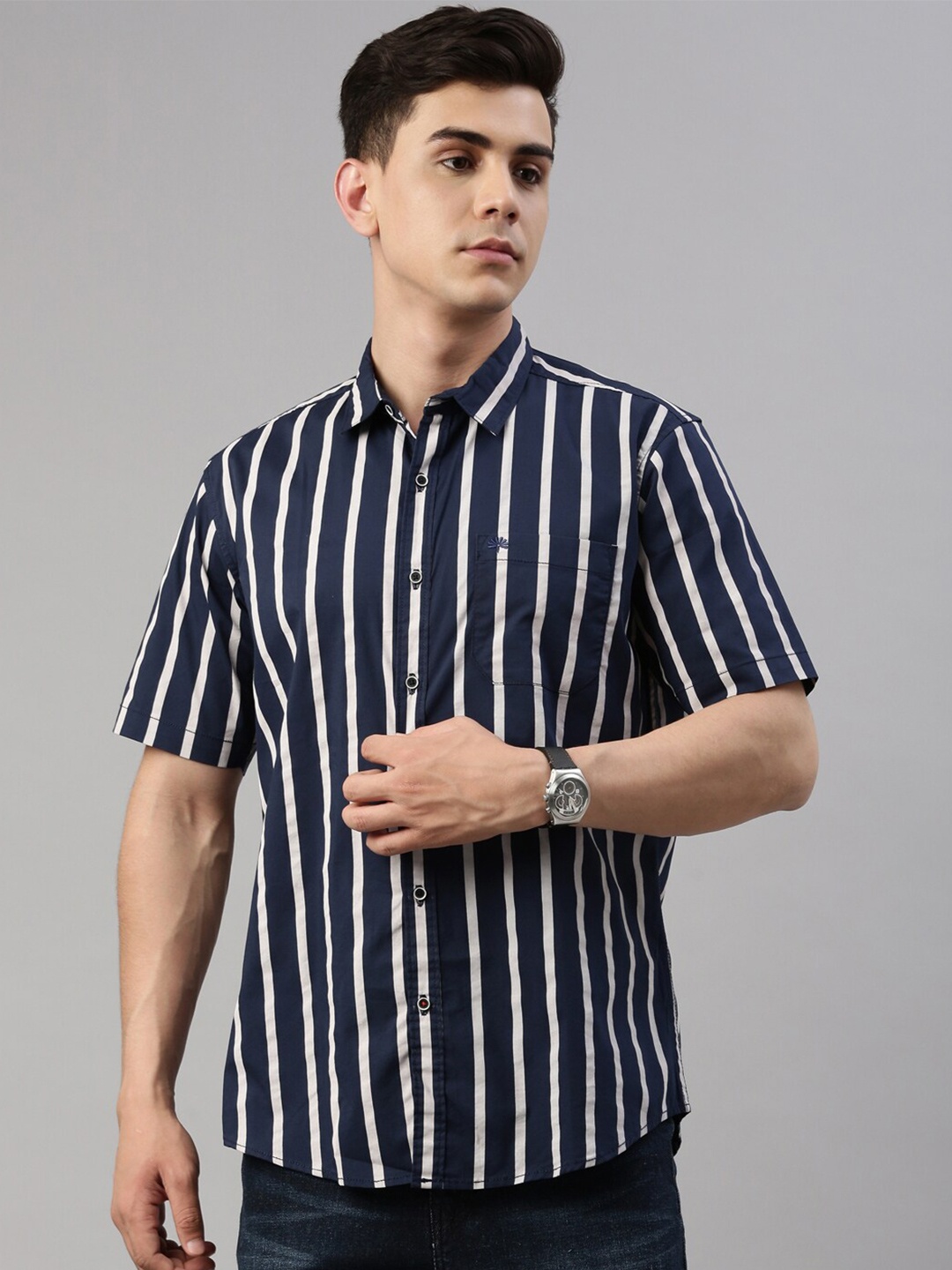 

Chennis Men Navy Blue Slim Fit Striped Casual Shirt