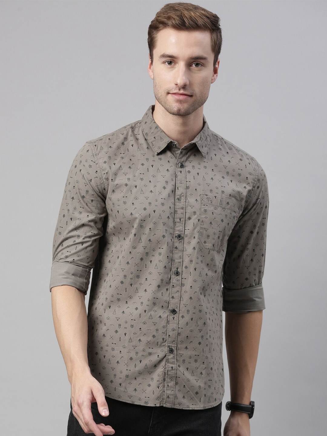

Chennis Men Olive Green Slim Fit Floral Printed Casual Shirt