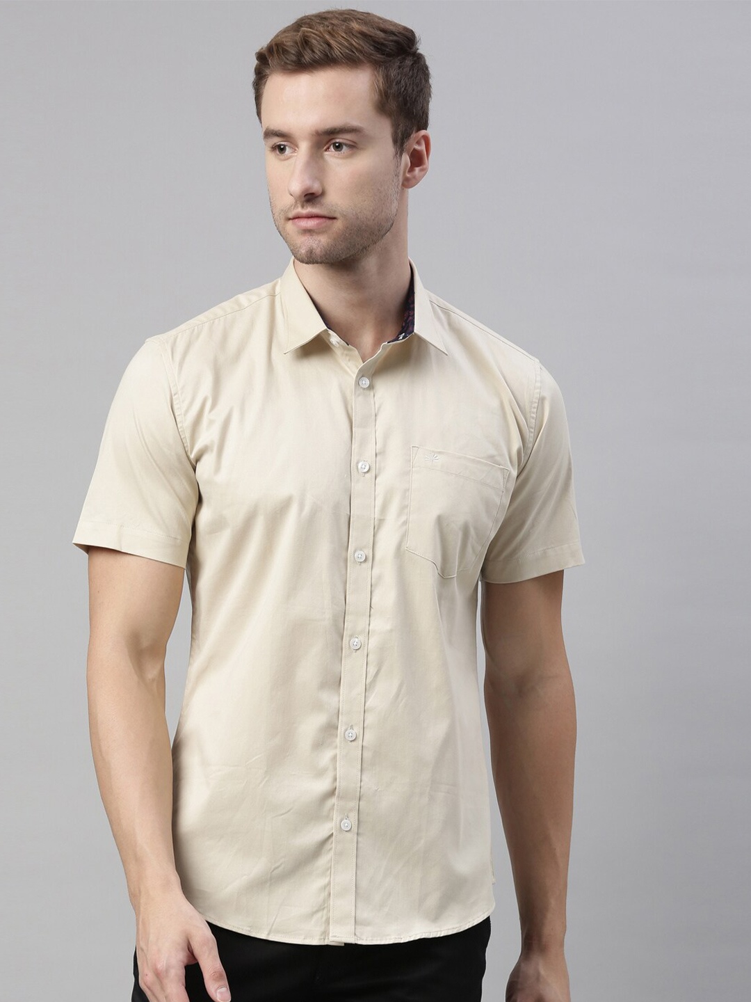 

Chennis Men Cream-Coloured Slim Fit Casual Shirt