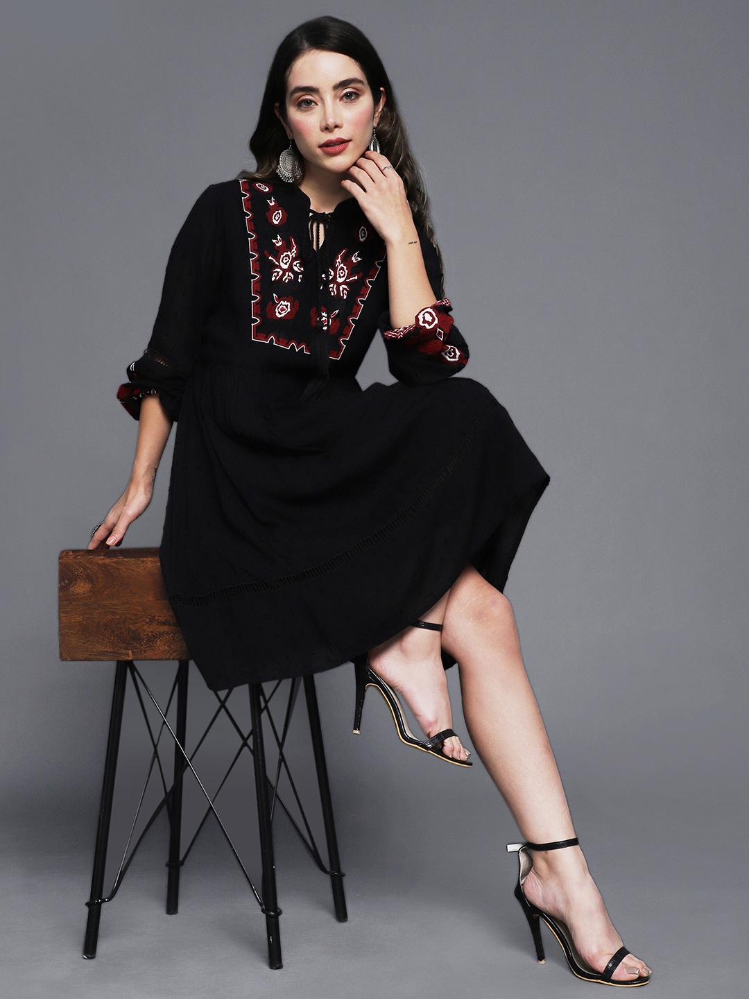 

Ishin Black Floral Embroidered Tie-Up Neck A-Line Dress