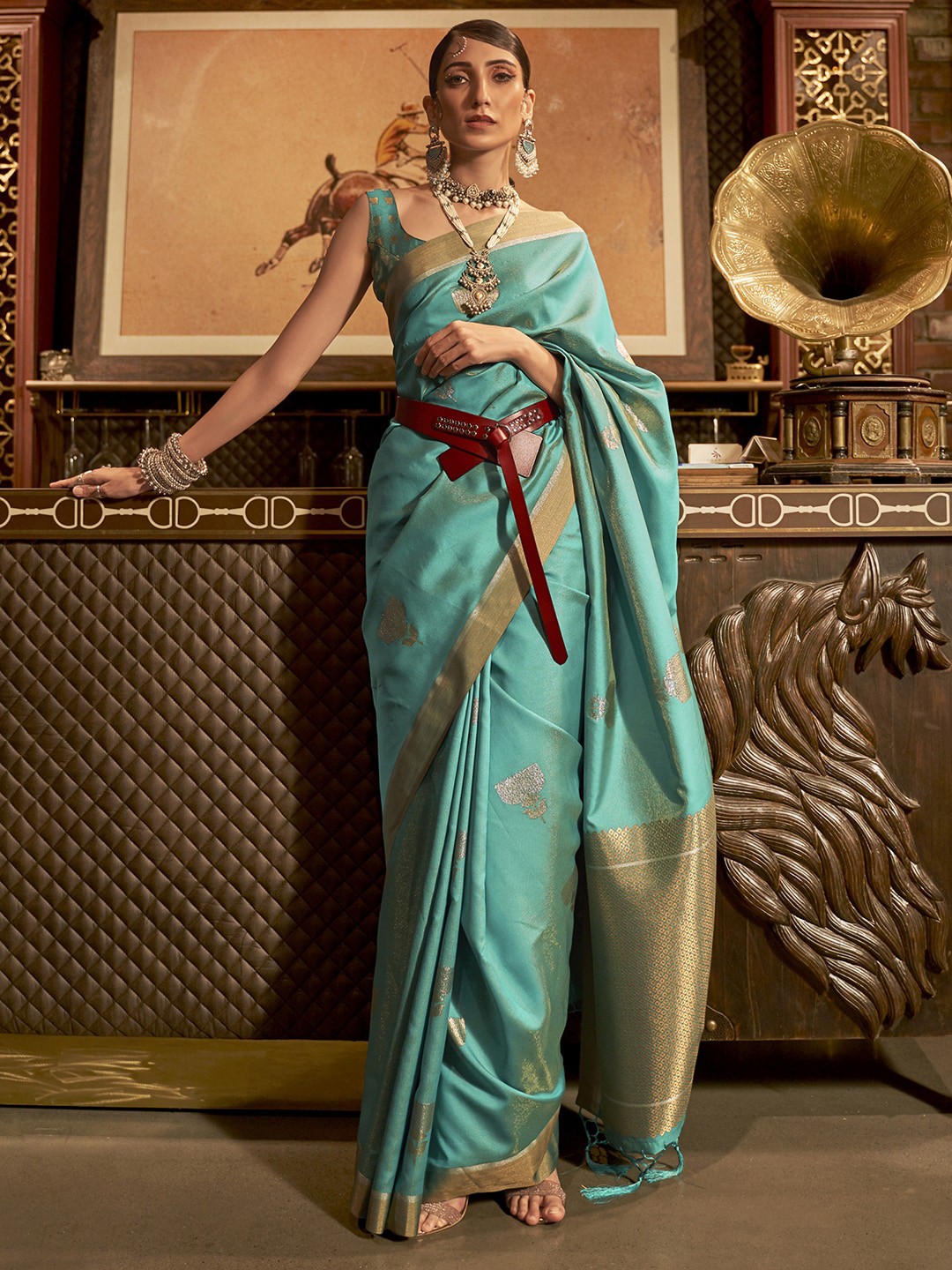 

Mitera Teal & Gold-Toned Floral Zari Silk Blend Banarasi Saree
