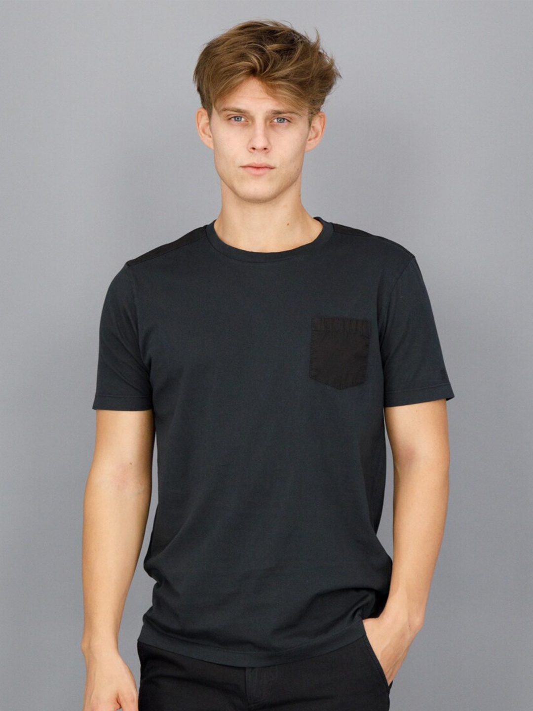 

FREESOUL Men Black Cotton T-shirt