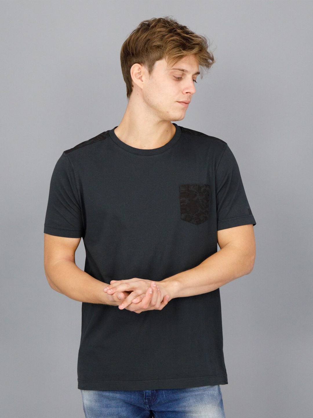 

FREESOUL Men Black Cotton T-shirt