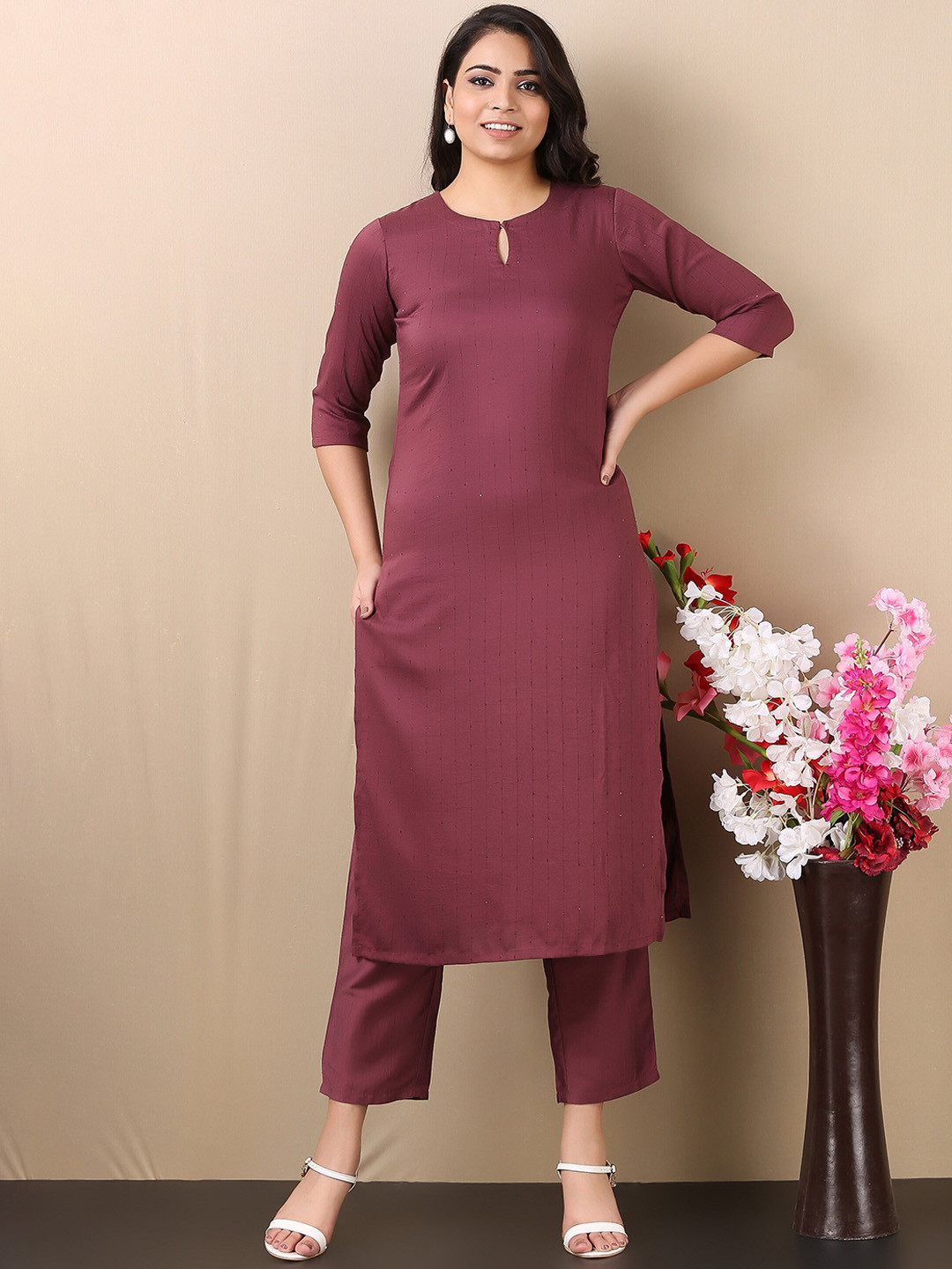 

V TRADITION Women Cotton Blend Kurta with Trousers, Maroon