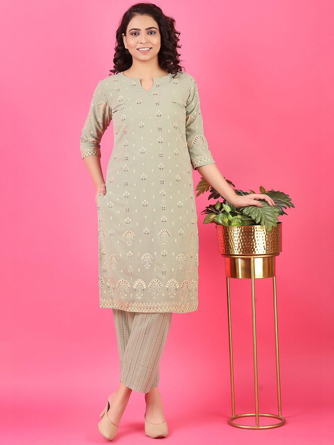 

V TRADITION Women Green Floral Printed Kurta with Trousers